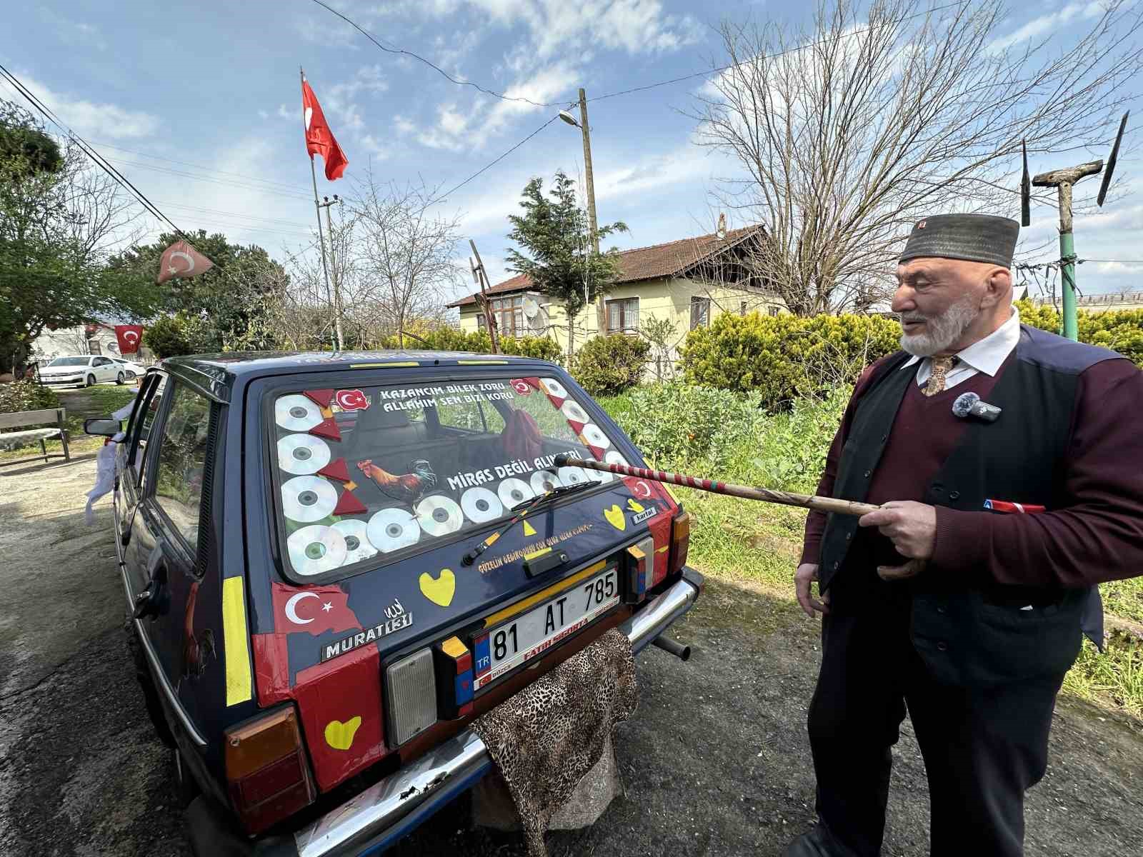 86 yaşında eşi için gelin arabası süsledi, kendi yazdığı şiirle aşkını haykırdı
