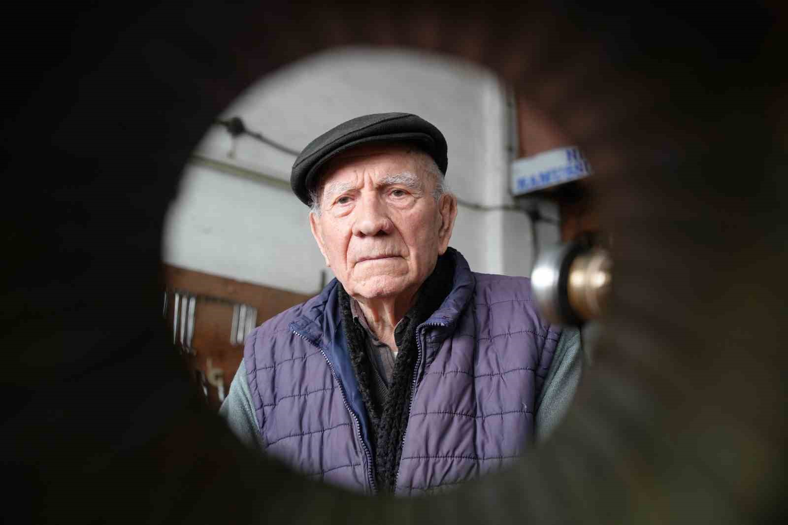 88’lik usta gençlere taş çıkarıyor
88’lik usta gençlere taş çıkarıyor