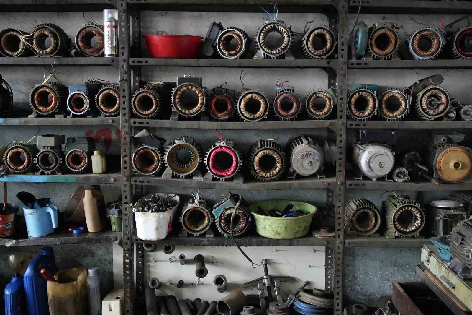 88’lik usta gençlere taş çıkarıyor
88’lik usta gençlere taş çıkarıyor