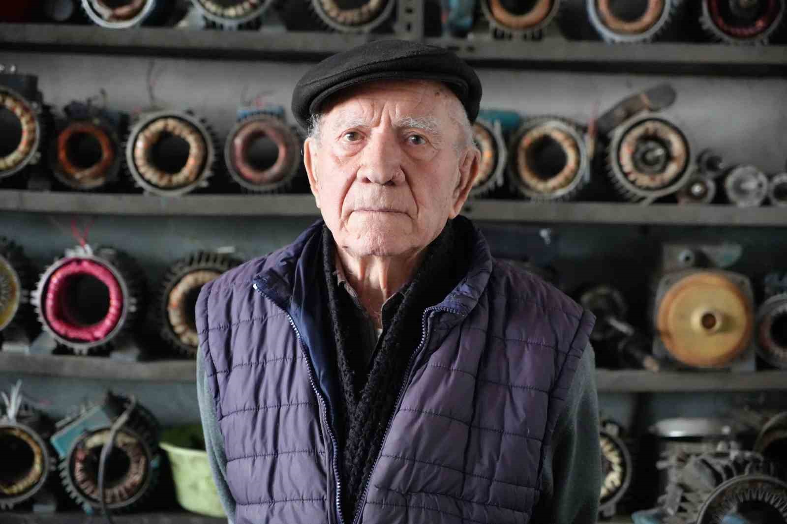 88’lik usta gençlere taş çıkarıyor
88’lik usta gençlere taş çıkarıyor