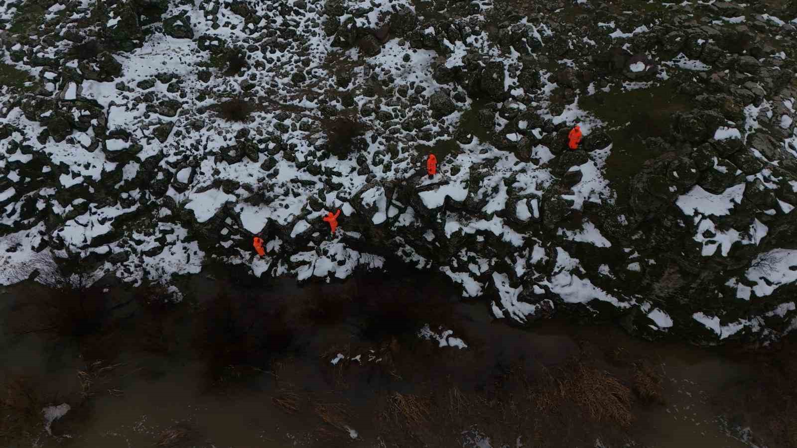 9 gündür kayıp olan kadının eşi Şeyhmus Kılıç: "Hepimizin psikolojisi bozuldu"
9 gündür kayıp olan kadının eşi Şeyhmus Kılıç: "Hepimizin psikolojisi bozuldu"