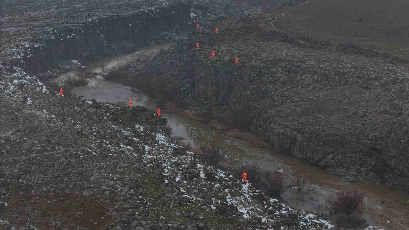 9 gündür kayıp olan kadının eşi Şeyhmus Kılıç: "Hepimizin psikolojisi bozuldu"
9 gündür kayıp olan kadının eşi Şeyhmus Kılıç: "Hepimizin psikolojisi bozuldu"