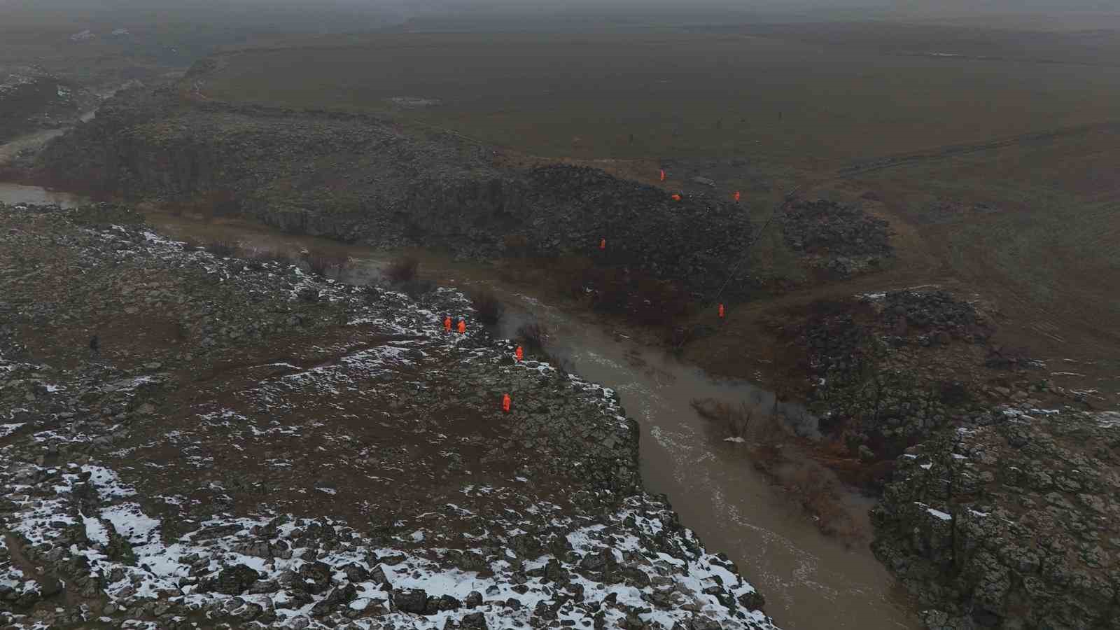 9 gündür kayıp olan kadının eşi Şeyhmus Kılıç: "Hepimizin psikolojisi bozuldu"
9 gündür kayıp olan kadının eşi Şeyhmus Kılıç: "Hepimizin psikolojisi bozuldu"