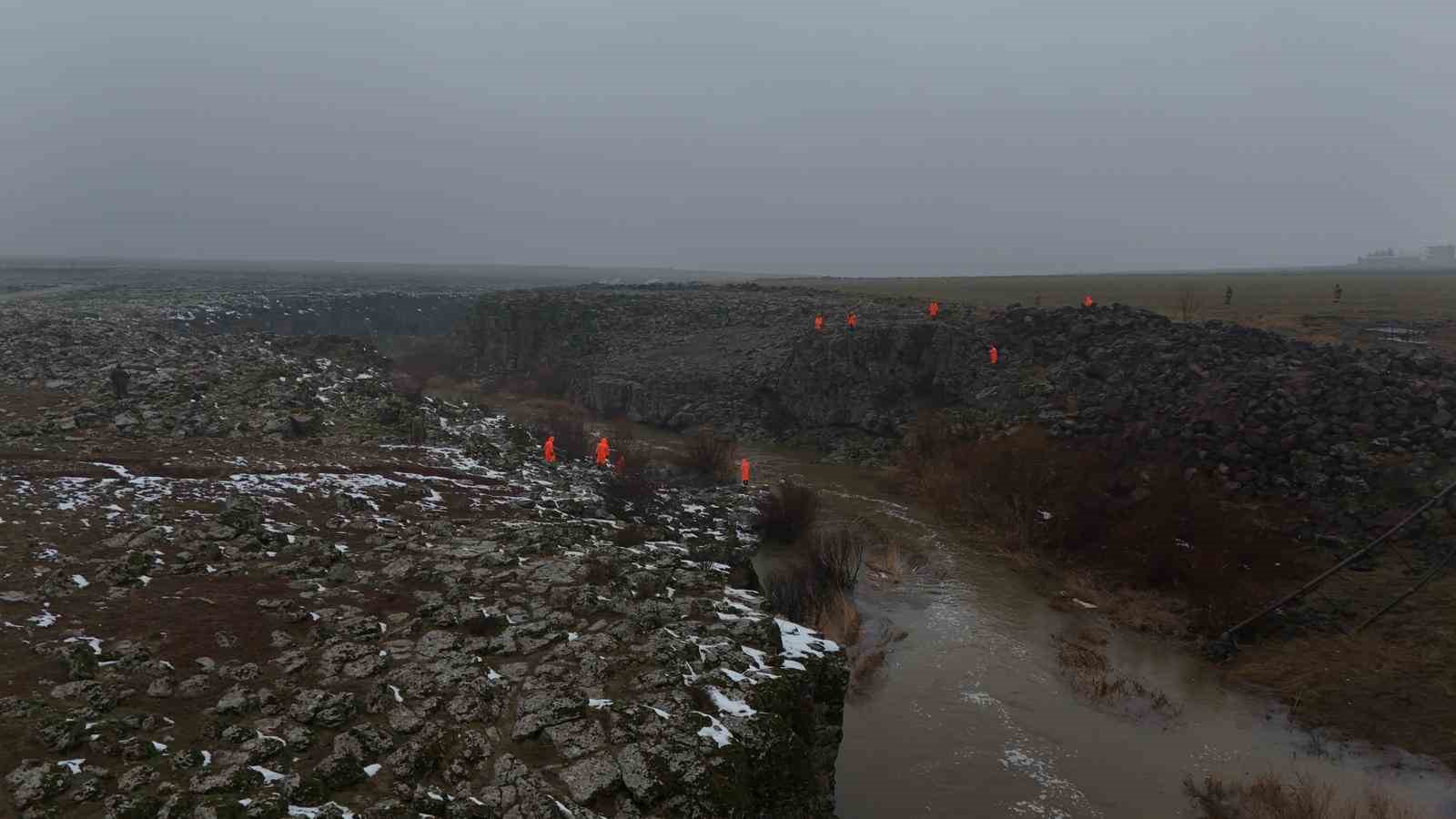9 gündür kayıp olan kadının eşi Şeyhmus Kılıç: "Hepimizin psikolojisi bozuldu"
9 gündür kayıp olan kadının eşi Şeyhmus Kılıç: "Hepimizin psikolojisi bozuldu"