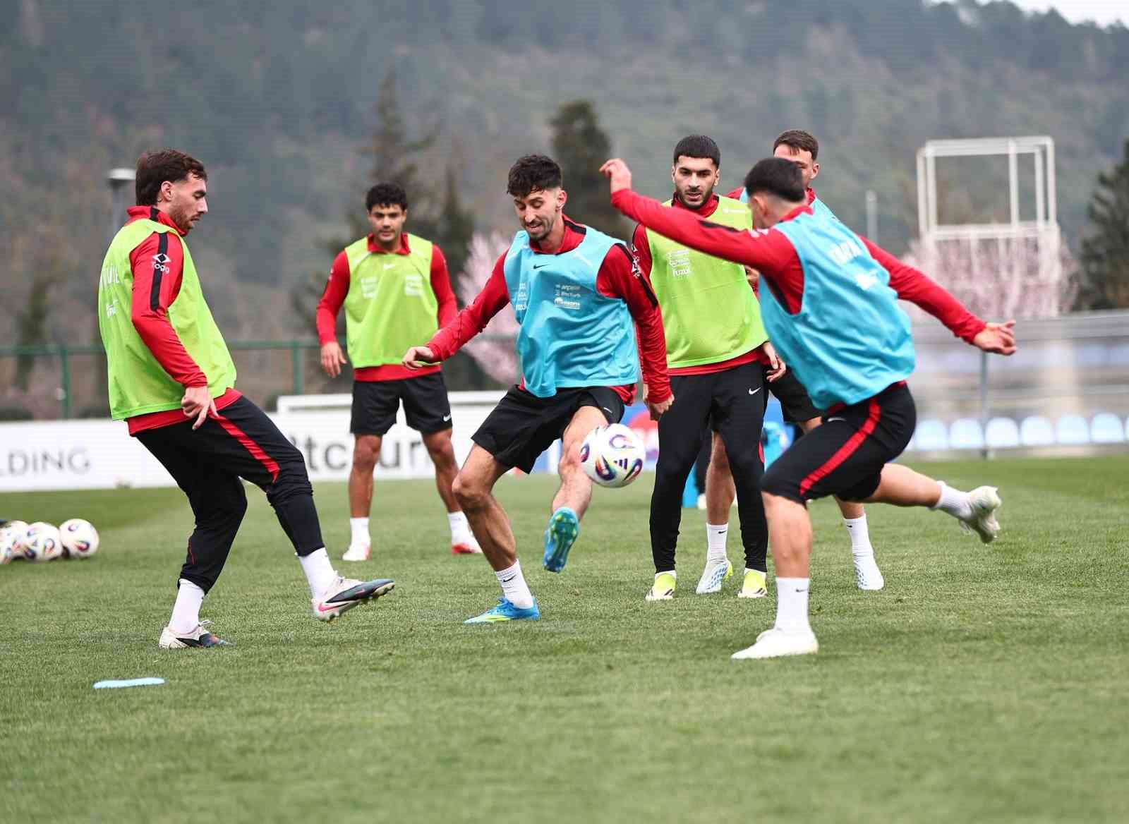 A Milli Futbol Takımı, Kosova maçı hazırlıklarına başladı
A Milli Futbol Takımı, Kosova maçı hazırlıklarına başladı