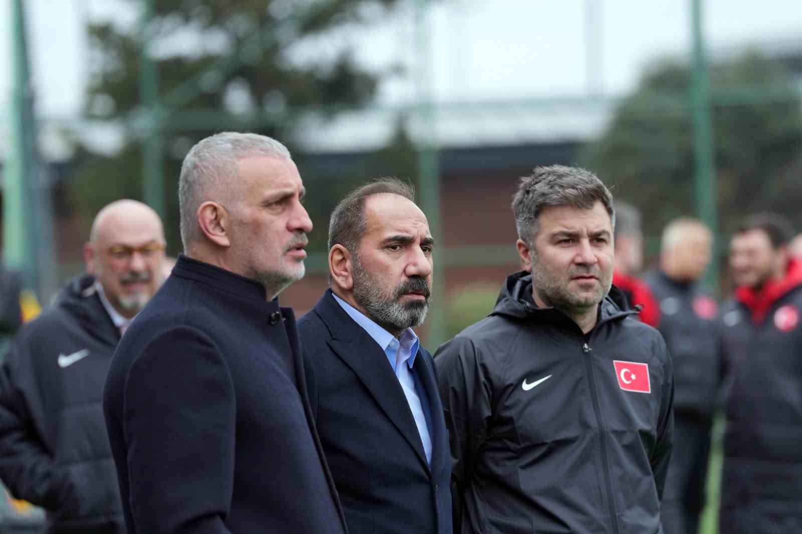 A Milli Futbol Takımı, Kosova maçı hazırlıklarına başladı
A Milli Futbol Takımı, Kosova maçı hazırlıklarına başladı