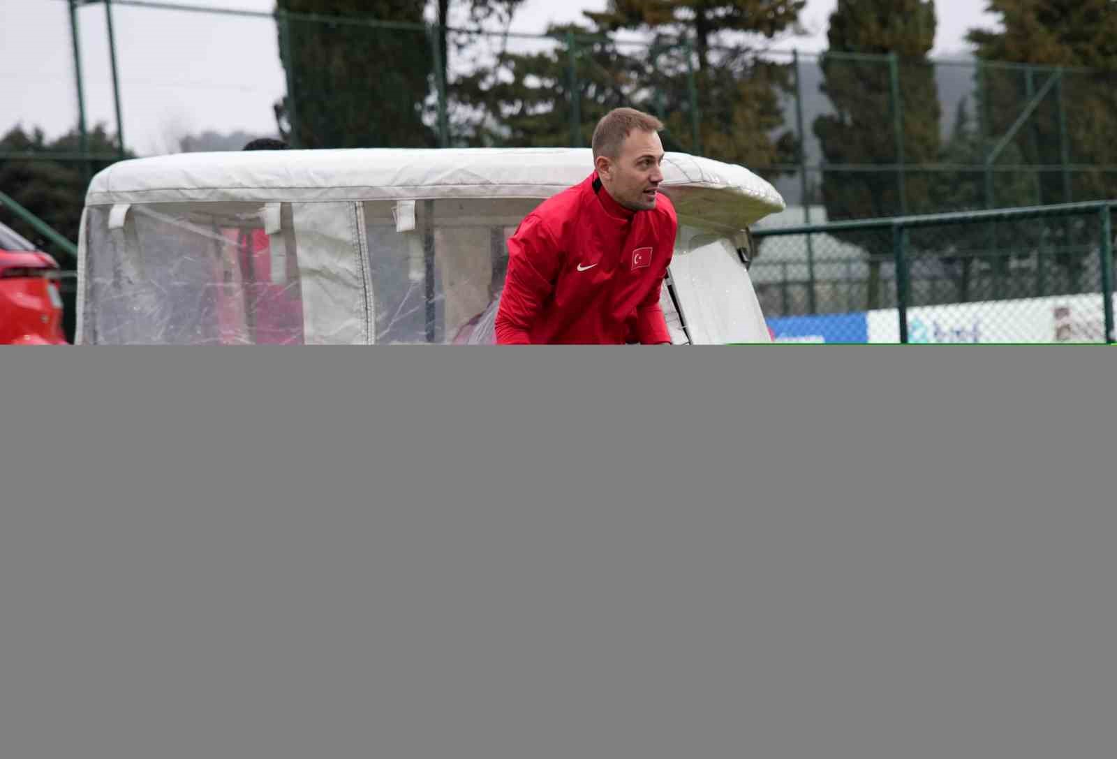 A Milli Futbol Takımı, Romanya maçı hazırlıklarını sürdürdü
