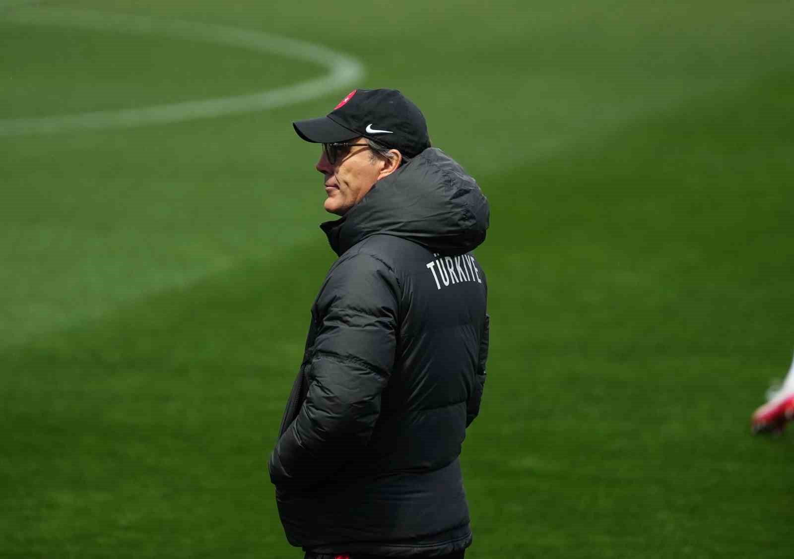 A Milli Futbol Takımı, Romanya maçı hazırlıklarını sürdürdü
