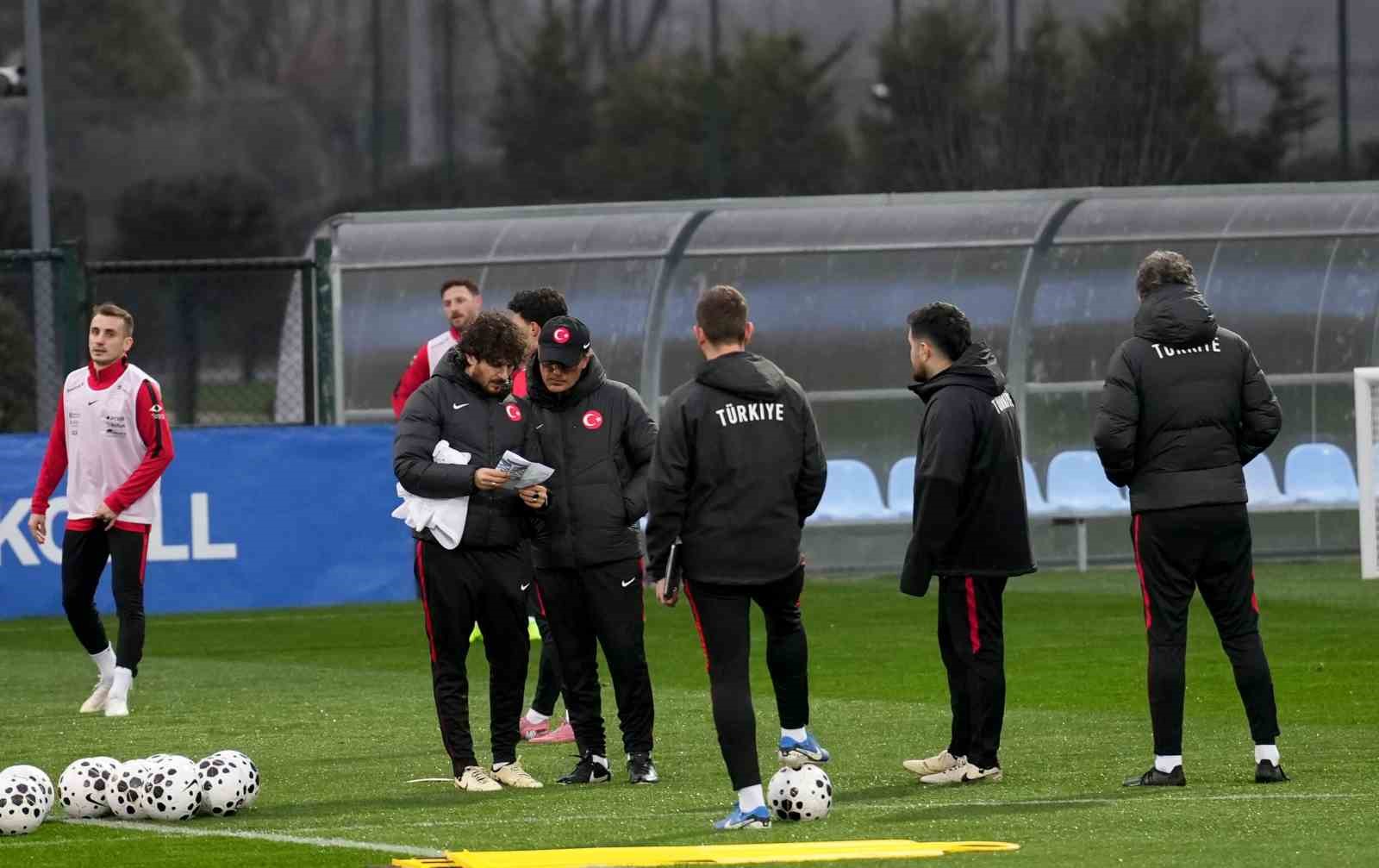 A Milli Futbol Takımı, Romanya maçı hazırlıklarını sürdürdü
