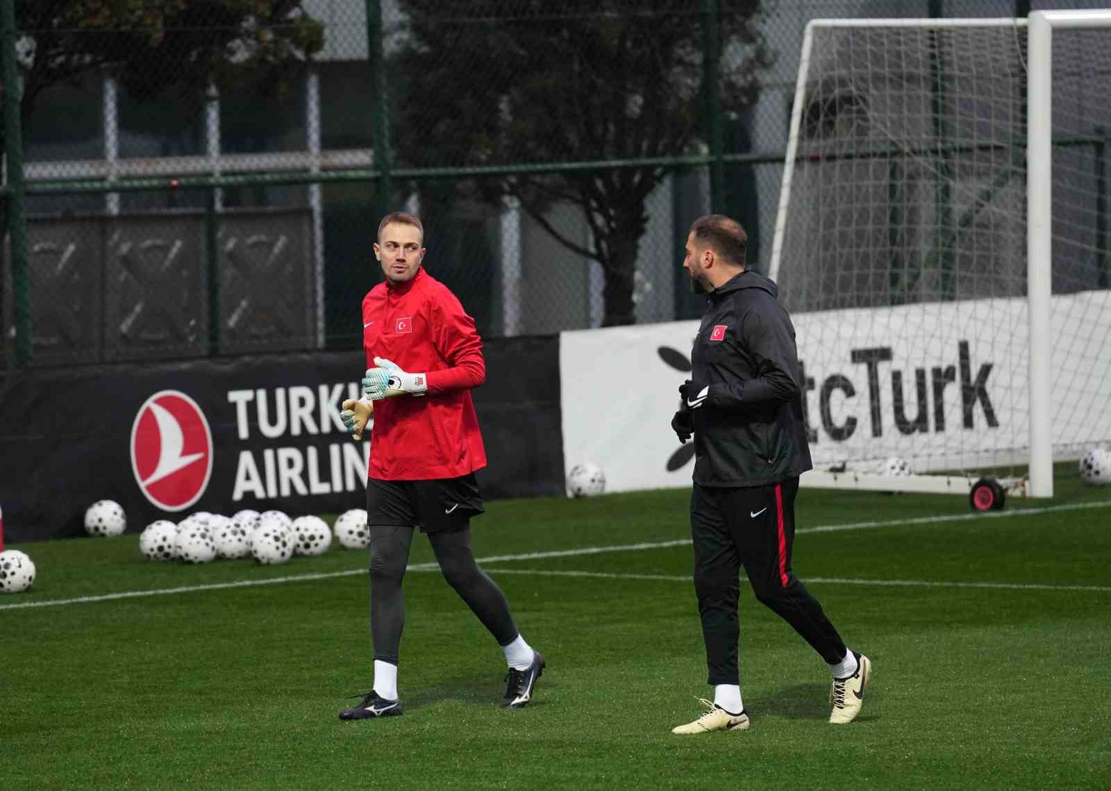 A Milli Futbol Takımı, Romanya maçı hazırlıklarını sürdürdü
