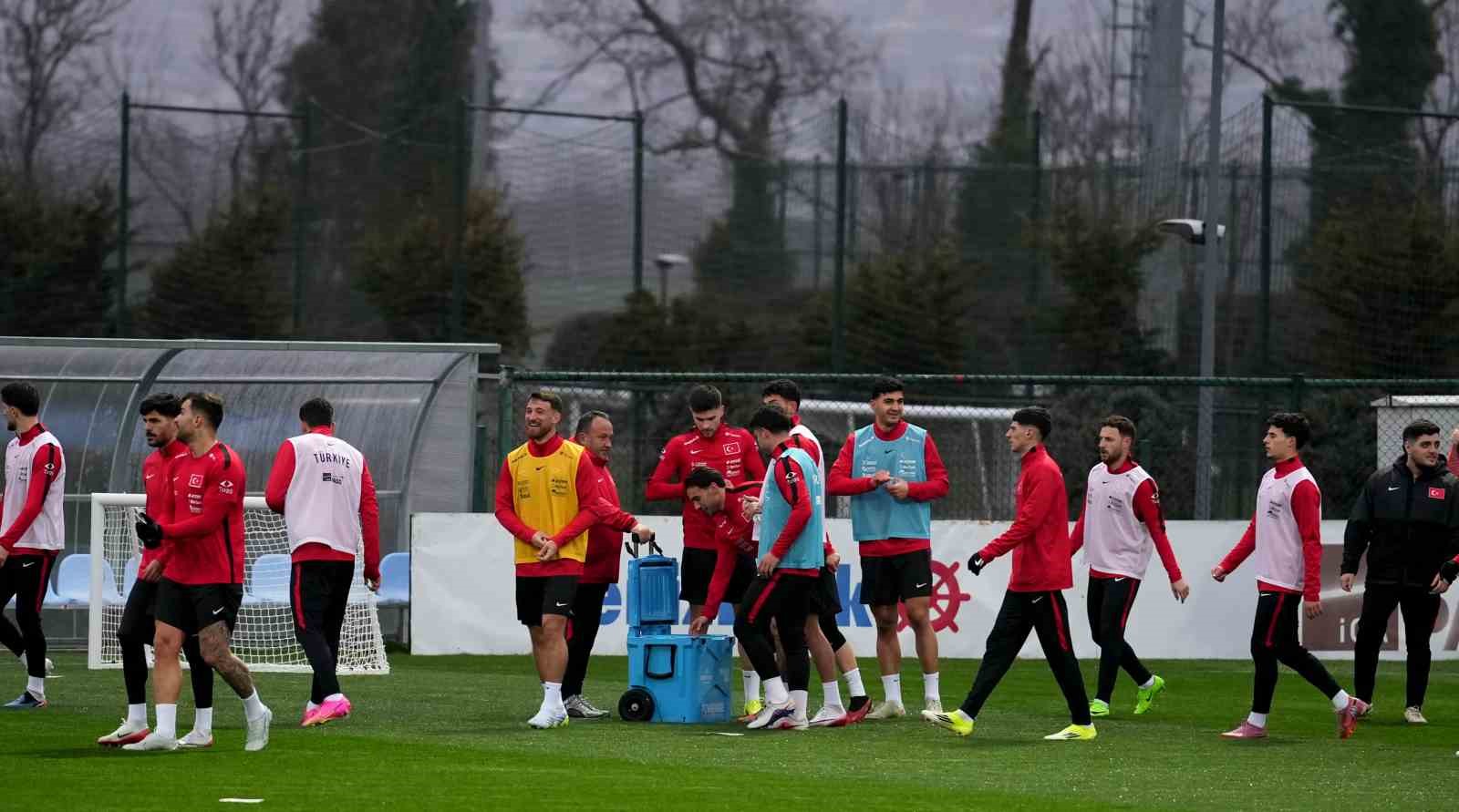 A Milli Futbol Takımı, Romanya maçı hazırlıklarını sürdürdü
