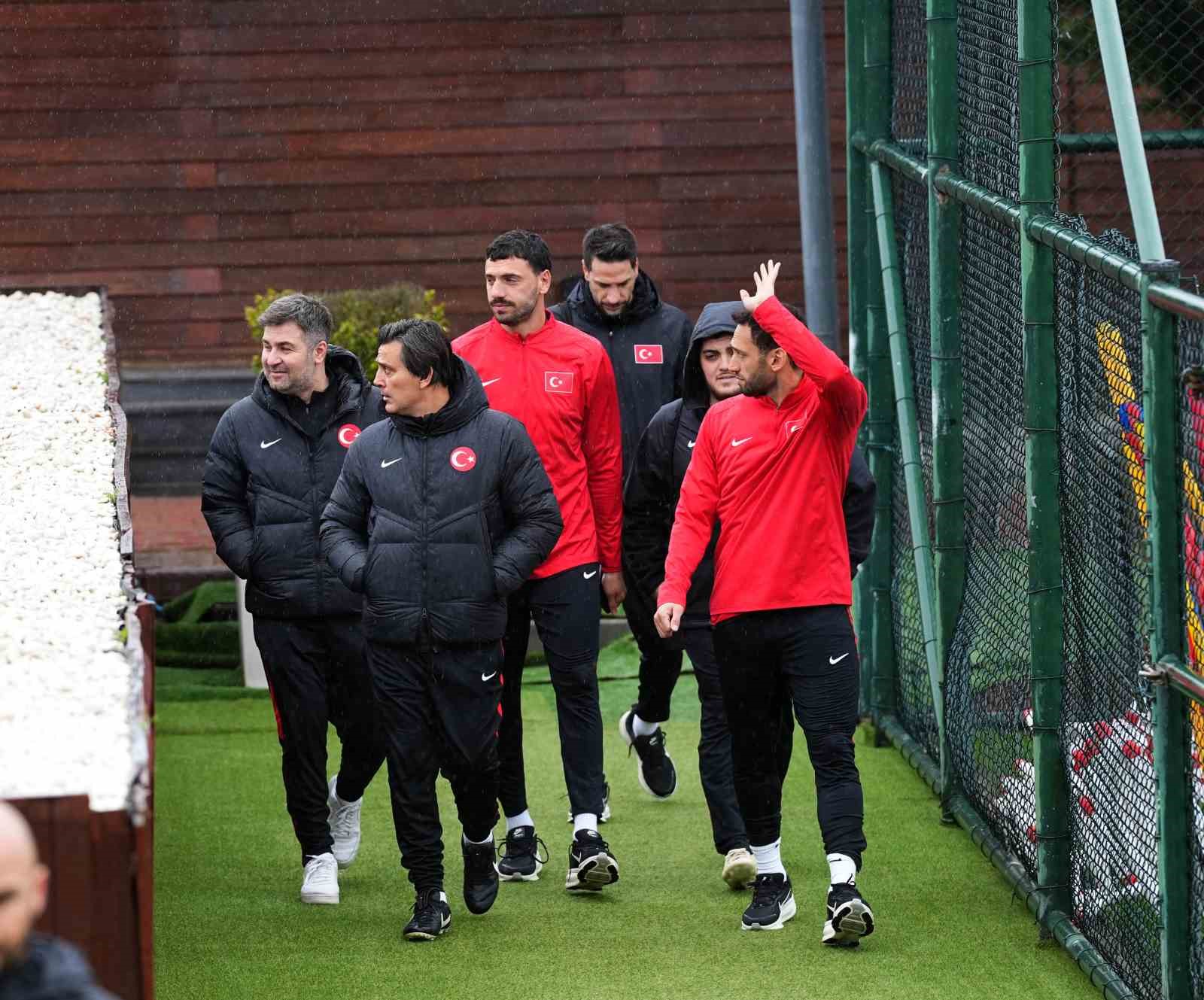 A Milli Futbol Takımı, yağmur altında çalıştı

