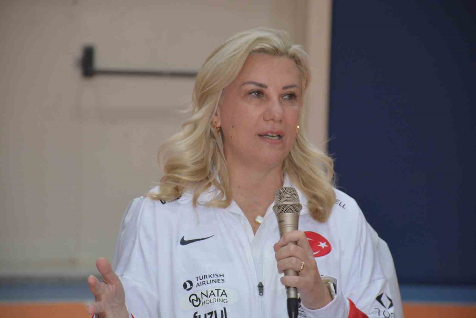 A Milli Kadın Futbol Takımı, Sinop’ta öğrencilerle buluştu
