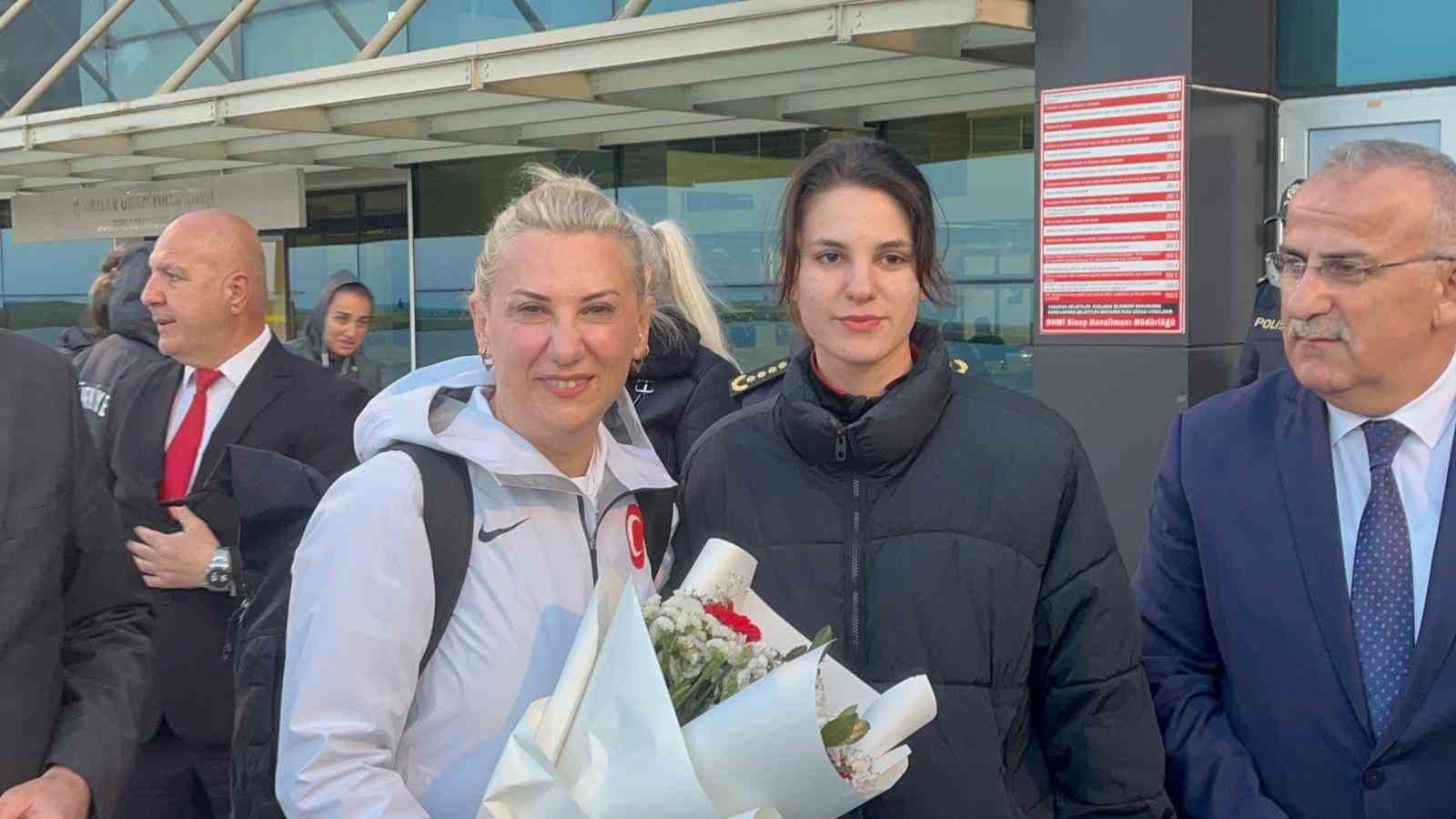 A Milli Kadın Futbol Takımı’na, Sinop’ta coşkulu karşılama
