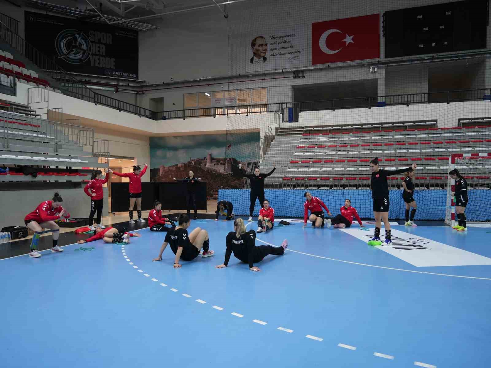 A Milli Kadın Hentbol Takımı, Çekya maçının hazırlıklarını Kastamonu’da sürdürdü
A Milli Kadın Hentbol Takımı, Çekya maçının hazırlıklarını Kastamonu’da sürdürdü