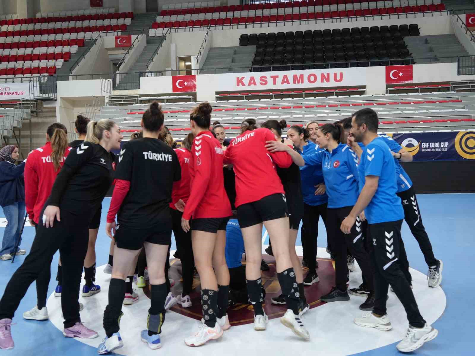 A Milli Kadın Hentbol Takımı, Çekya maçının hazırlıklarını Kastamonu’da sürdürdü
A Milli Kadın Hentbol Takımı, Çekya maçının hazırlıklarını Kastamonu’da sürdürdü