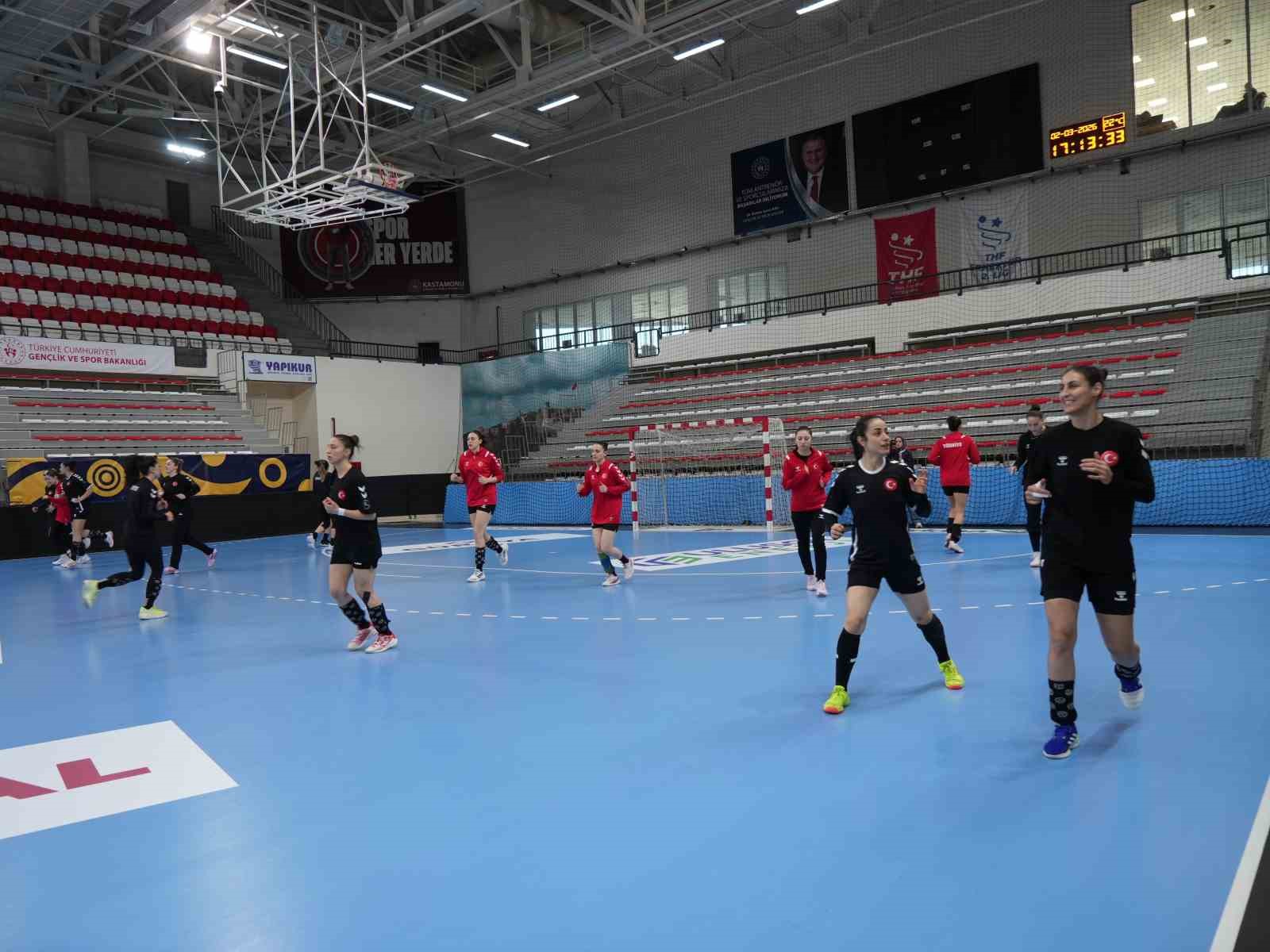 A Milli Kadın Hentbol Takımı, Çekya maçının hazırlıklarını Kastamonu’da sürdürdü
A Milli Kadın Hentbol Takımı, Çekya maçının hazırlıklarını Kastamonu’da sürdürdü