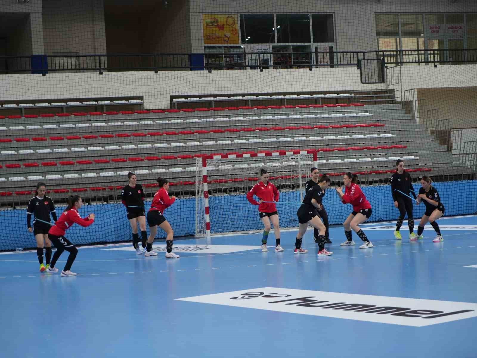 A Milli Kadın Hentbol Takımı, Çekya maçının hazırlıklarını Kastamonu’da sürdürdü
A Milli Kadın Hentbol Takımı, Çekya maçının hazırlıklarını Kastamonu’da sürdürdü