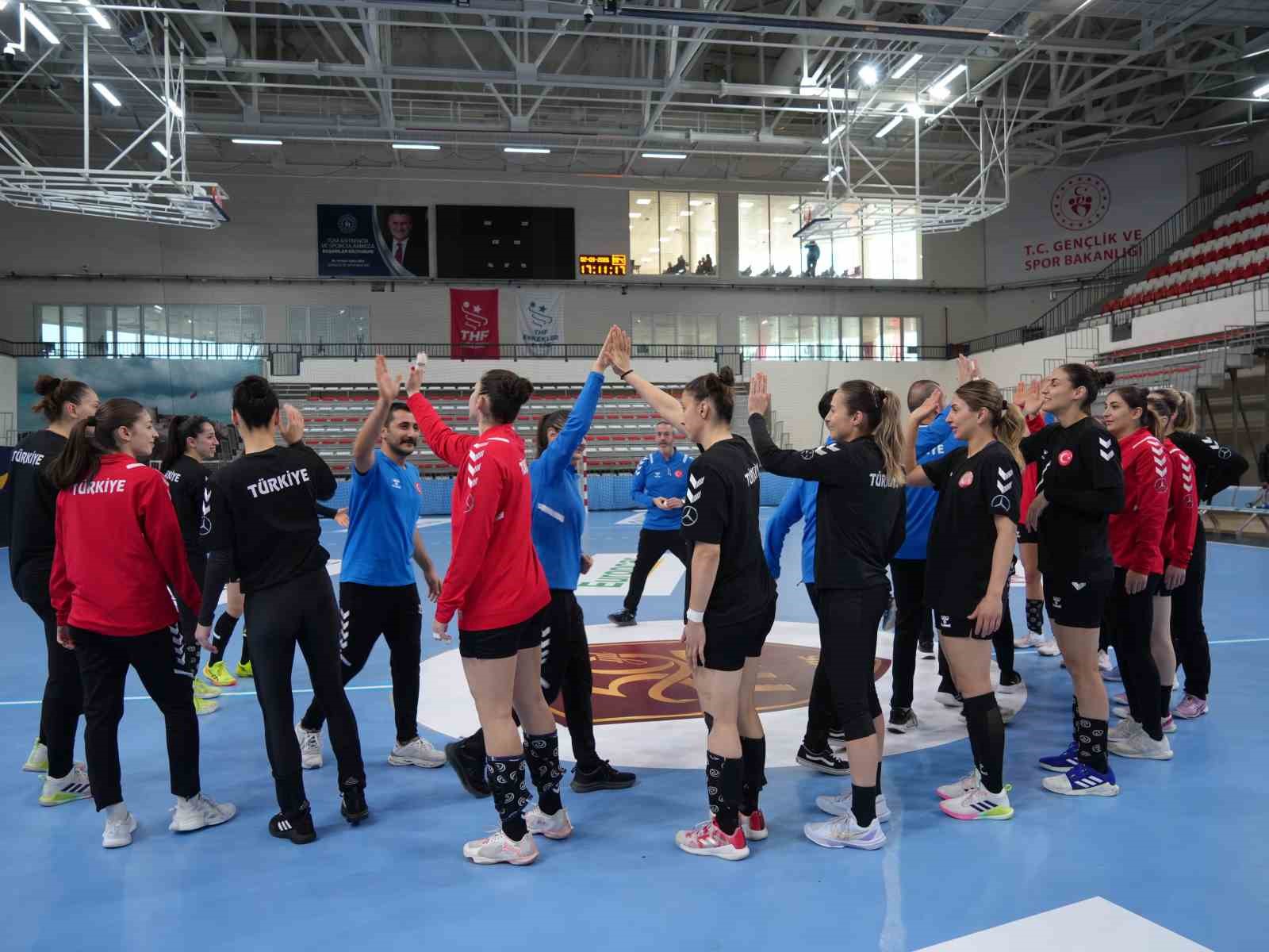 A Milli Kadın Hentbol Takımı, Çekya maçının hazırlıklarını Kastamonu’da sürdürdü
A Milli Kadın Hentbol Takımı, Çekya maçının hazırlıklarını Kastamonu’da sürdürdü