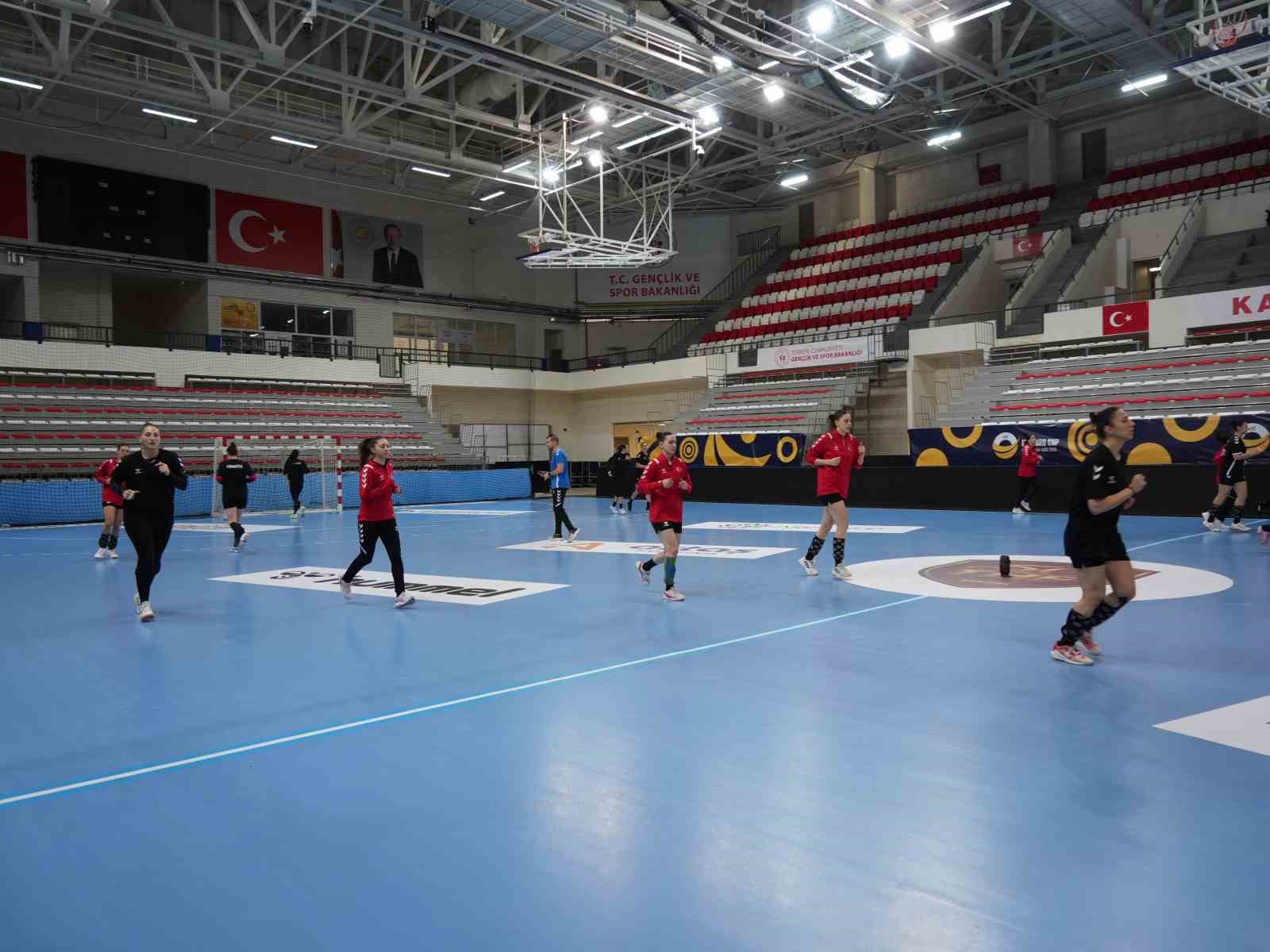 A Milli Kadın Hentbol Takımı, Çekya maçının hazırlıklarını Kastamonu’da sürdürdü
A Milli Kadın Hentbol Takımı, Çekya maçının hazırlıklarını Kastamonu’da sürdürdü