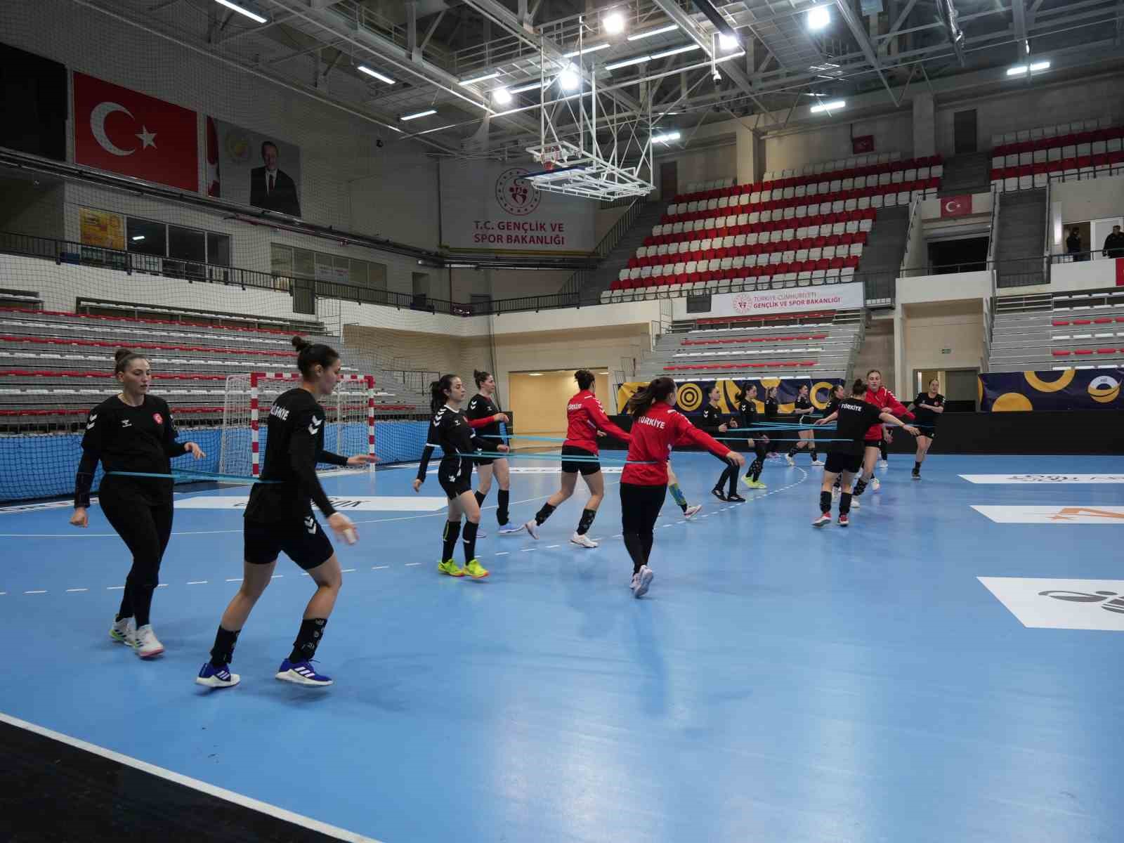 A Milli Kadın Hentbol Takımı, Çekya maçının hazırlıklarını Kastamonu’da sürdürdü
A Milli Kadın Hentbol Takımı, Çekya maçının hazırlıklarını Kastamonu’da sürdürdü