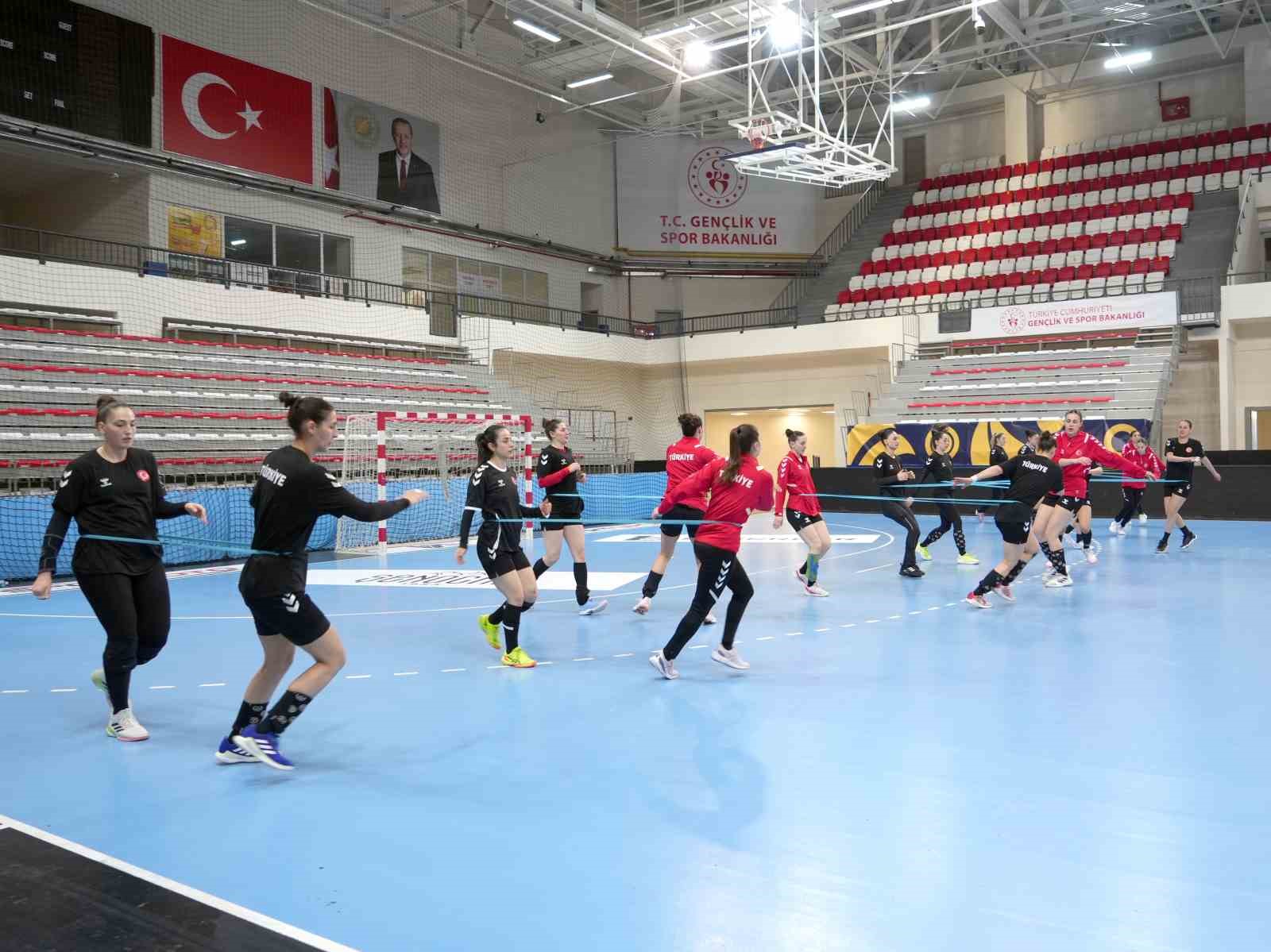 A Milli Kadın Hentbol Takımı, Kastamonu’da Çekya ile karşılaşacak
A Milli Kadın Hentbol Takımı, Kastamonu’da Çekya ile karşılaşacak