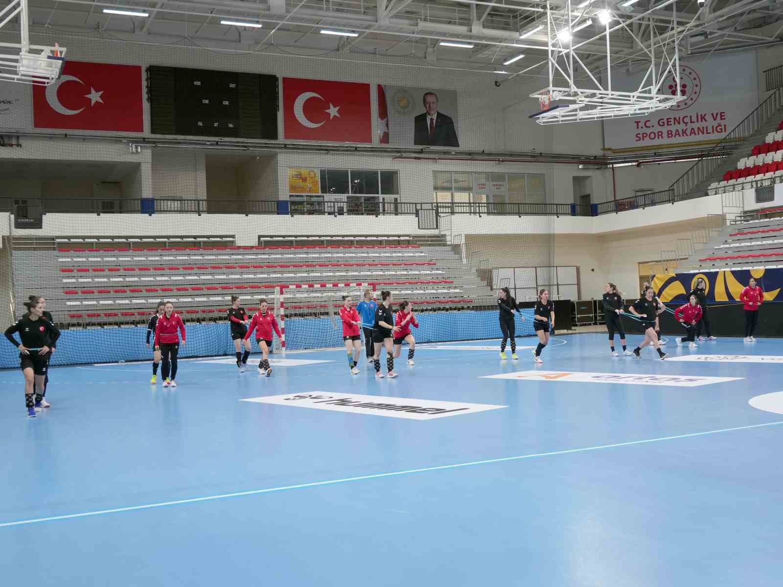 A Milli Kadın Hentbol Takımı, Kastamonu’da Çekya ile karşılaşacak
A Milli Kadın Hentbol Takımı, Kastamonu’da Çekya ile karşılaşacak