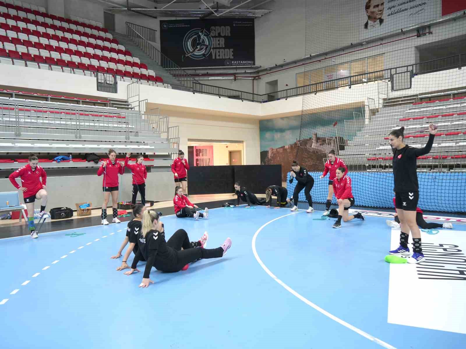 A Milli Kadın Hentbol Takımı, Kastamonu’da Çekya ile karşılaşacak
A Milli Kadın Hentbol Takımı, Kastamonu’da Çekya ile karşılaşacak