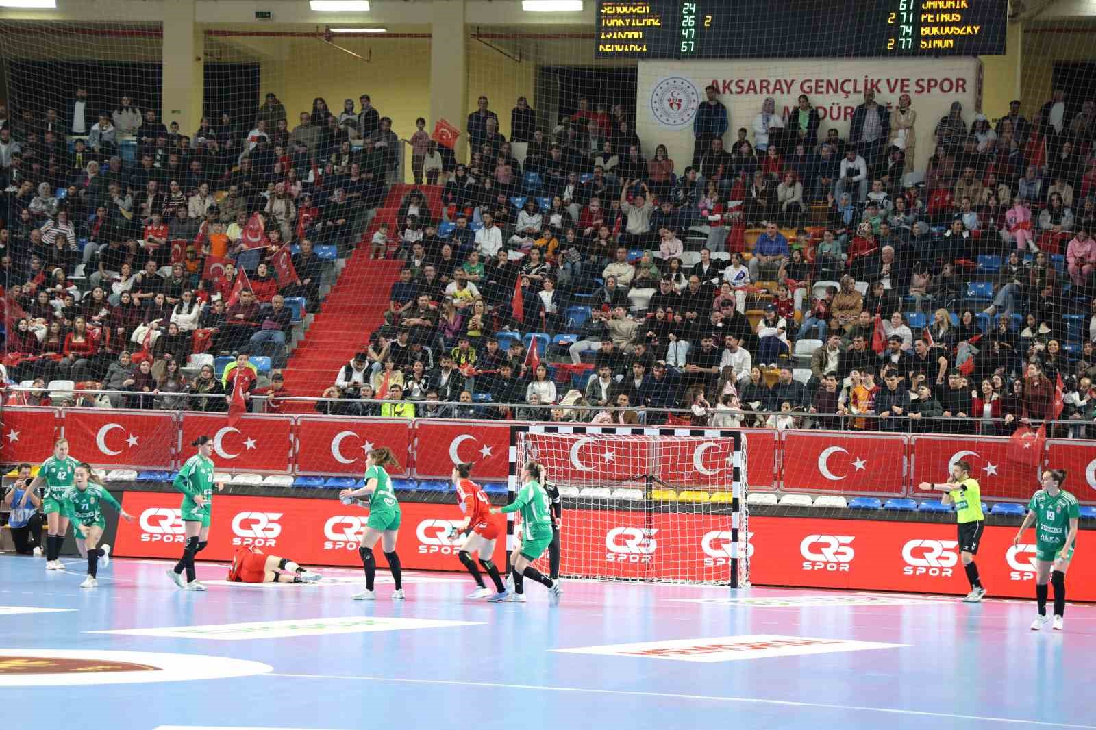 A Milli Kadın Hentbol Takımı Macaristan’a 42-23 mağlup oldu
