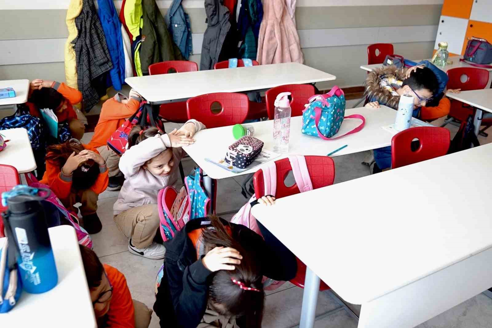 ABAK’tan Deprem Haftası’nda öğrencilere hayat kurtaran bilgilendirme
