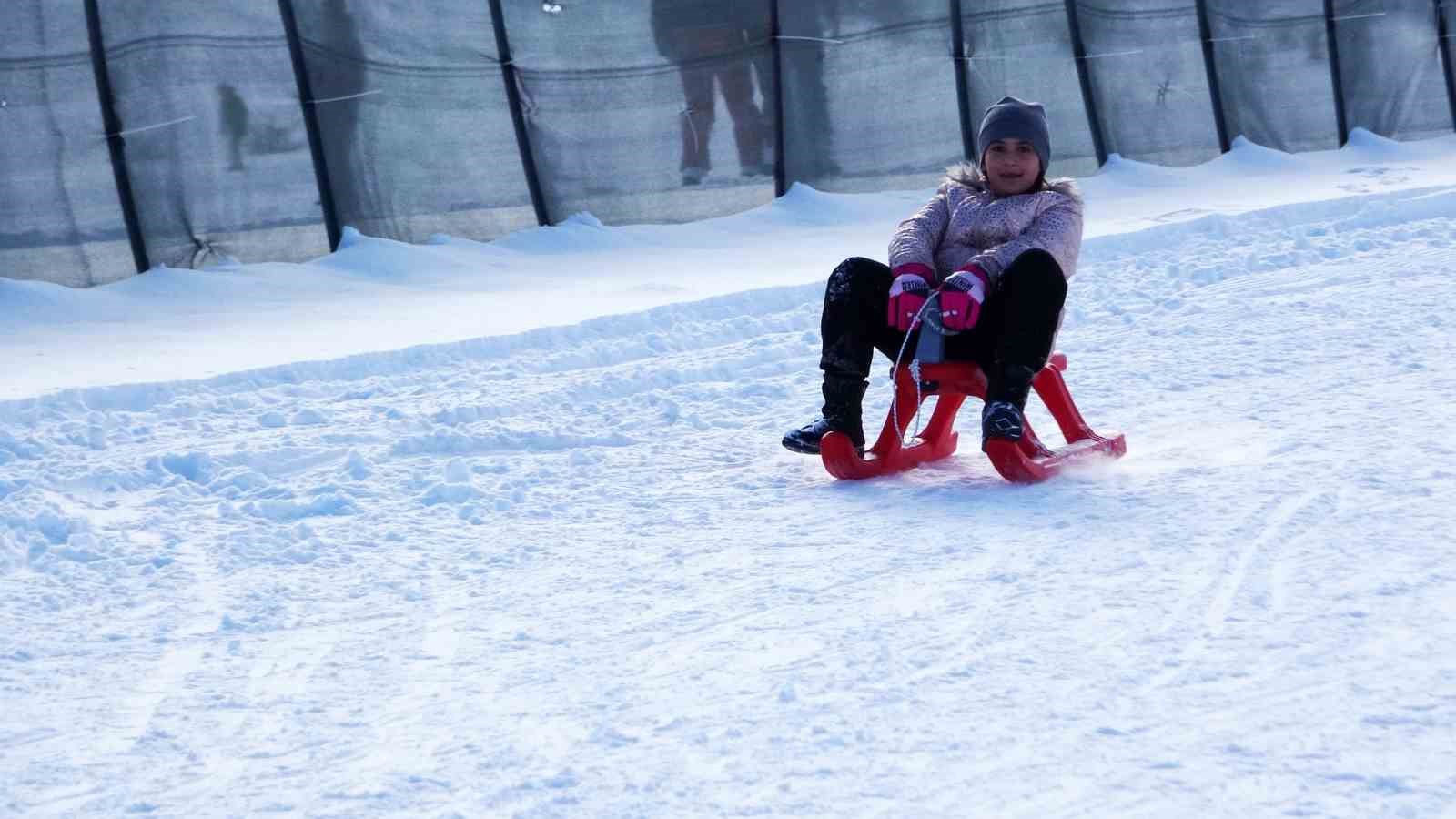 Abalı Kayak Merkezi yarıyıl tatilinde çocuklarla şenlendi
