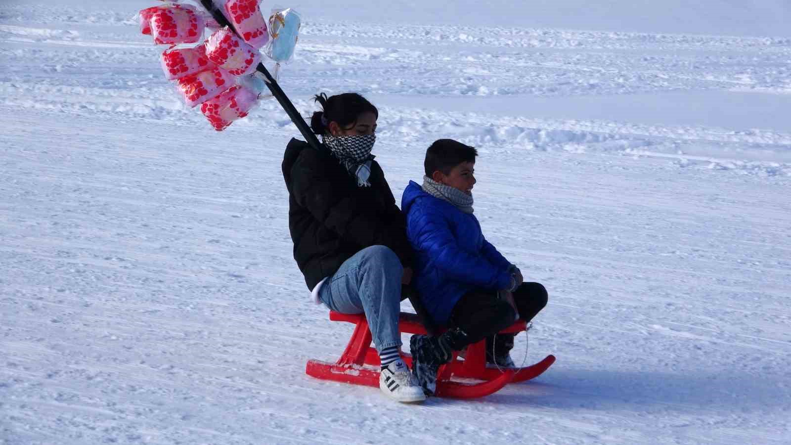Abalı Kayak Merkezi yarıyıl tatilinde çocuklarla şenlendi
