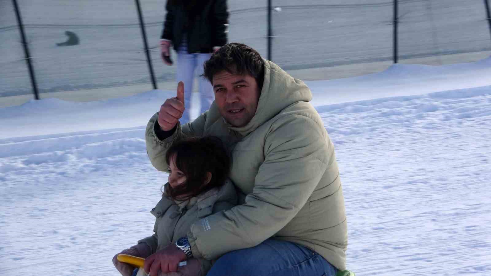 Abalı Kayak Merkezi yarıyıl tatilinde çocuklarla şenlendi
