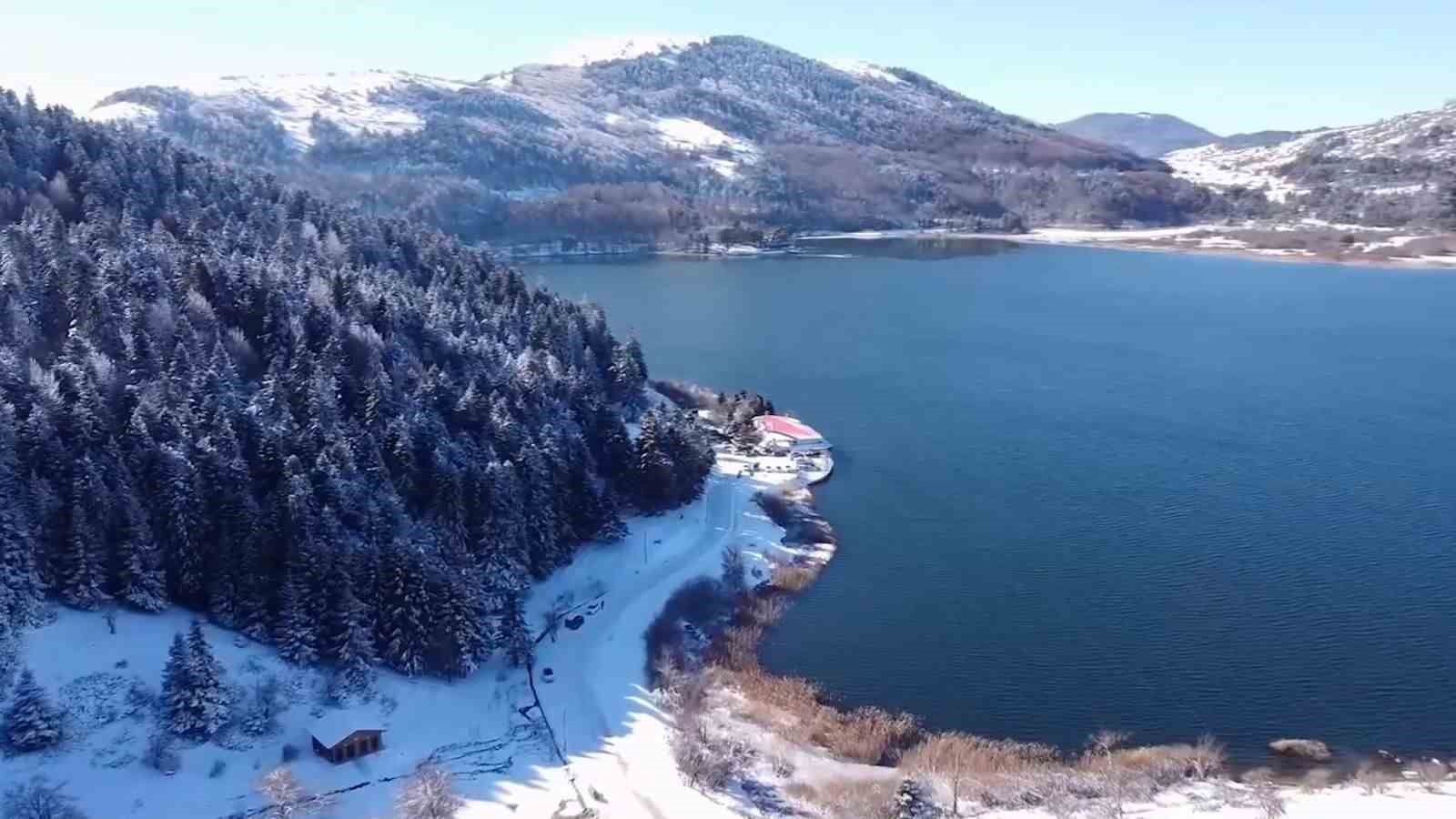 Abant Gölü’nde kış güzelliği
