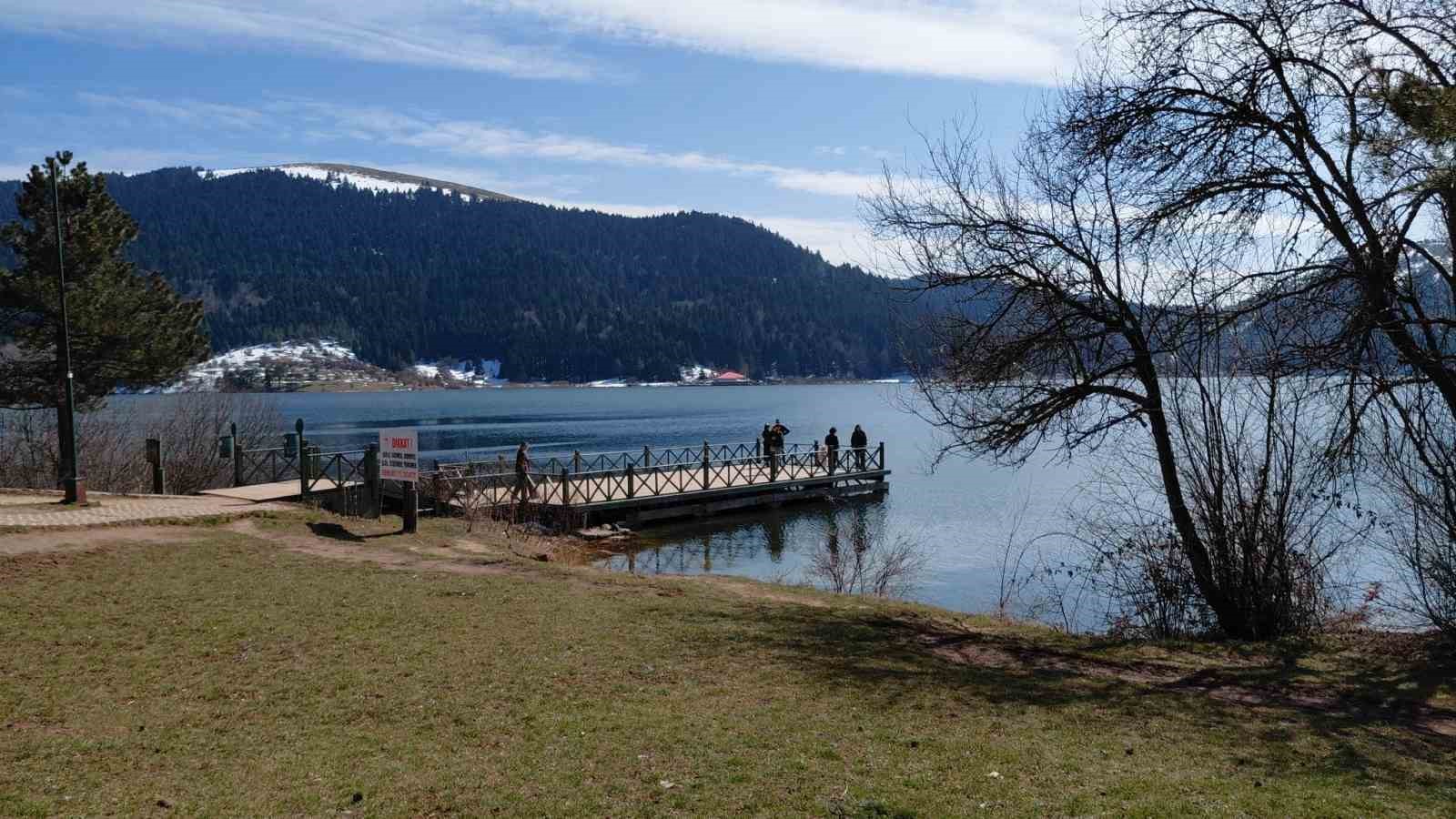 Abant’ta karların ardından bahar manzarası
