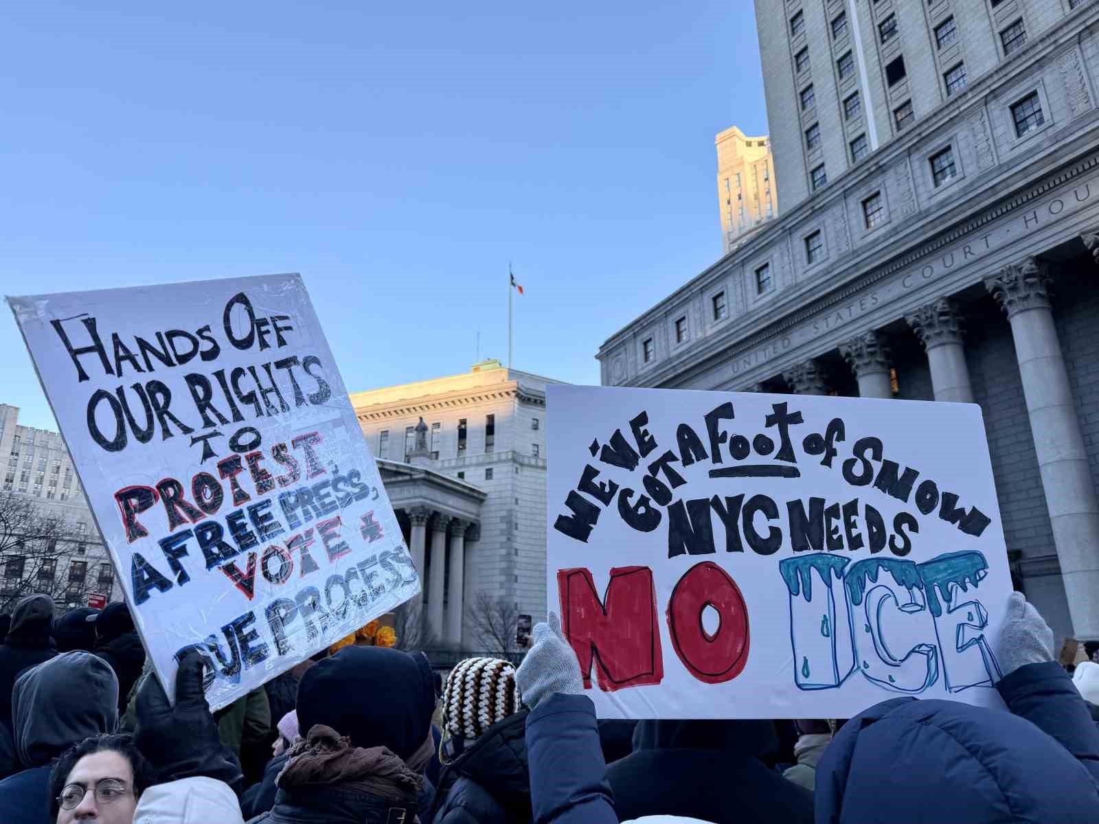ABD genelinde Trump yönetimine karşı "ulusal kapanma" protestoları
ABD genelinde Trump yönetimine karşı "ulusal kapanma" protestoları