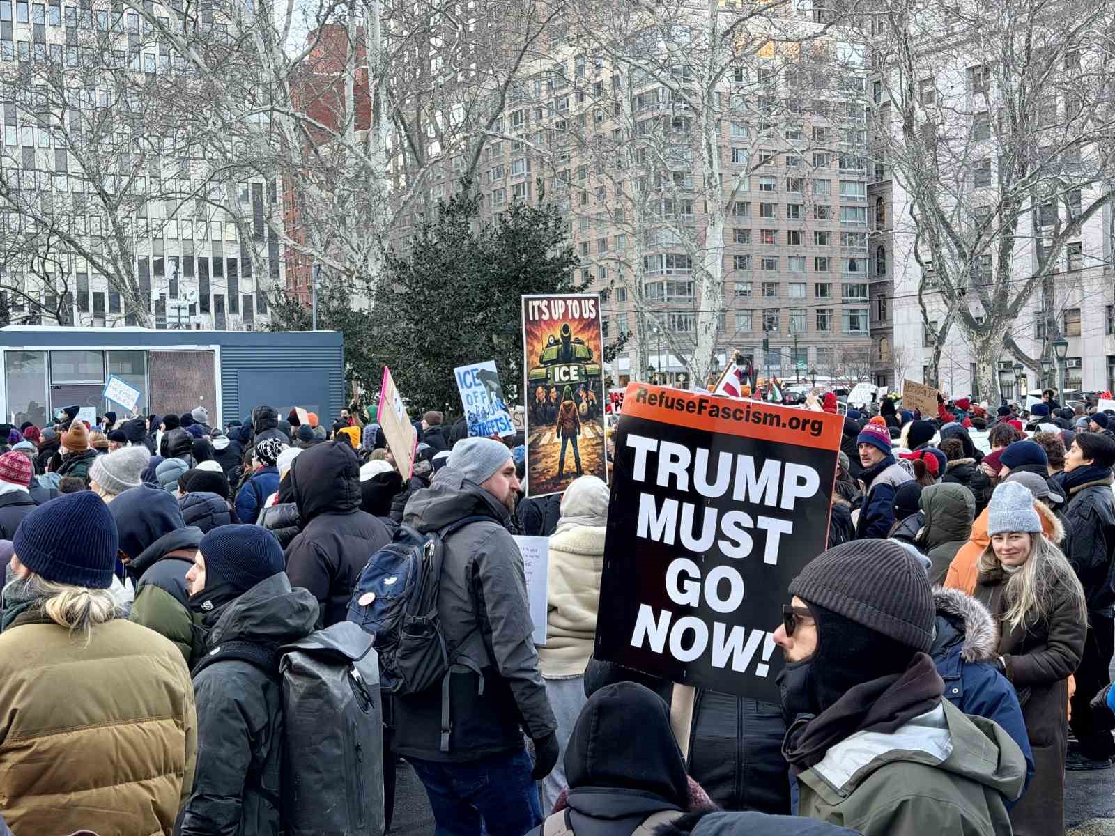 ABD genelinde Trump yönetimine karşı "ulusal kapanma" protestoları
ABD genelinde Trump yönetimine karşı "ulusal kapanma" protestoları