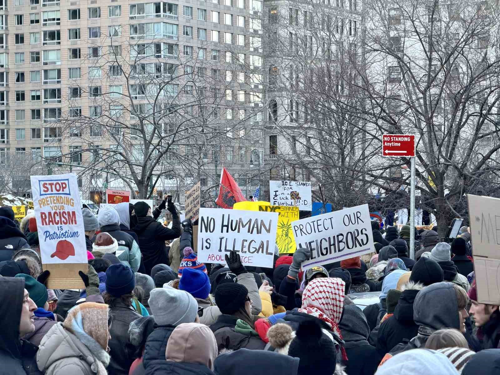 ABD genelinde Trump yönetimine karşı "ulusal kapanma" protestoları
ABD genelinde Trump yönetimine karşı "ulusal kapanma" protestoları