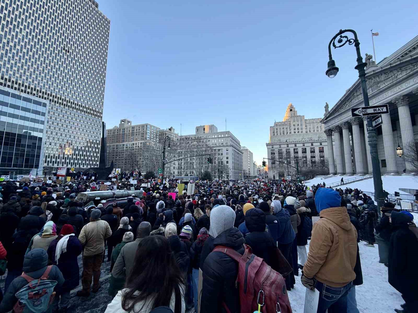 ABD genelinde Trump yönetimine karşı "ulusal kapanma" protestoları
ABD genelinde Trump yönetimine karşı "ulusal kapanma" protestoları