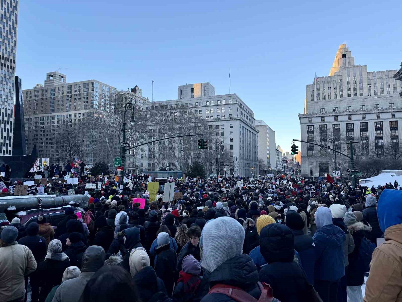 ABD genelinde Trump yönetimine karşı "ulusal kapanma" protestoları
ABD genelinde Trump yönetimine karşı "ulusal kapanma" protestoları
