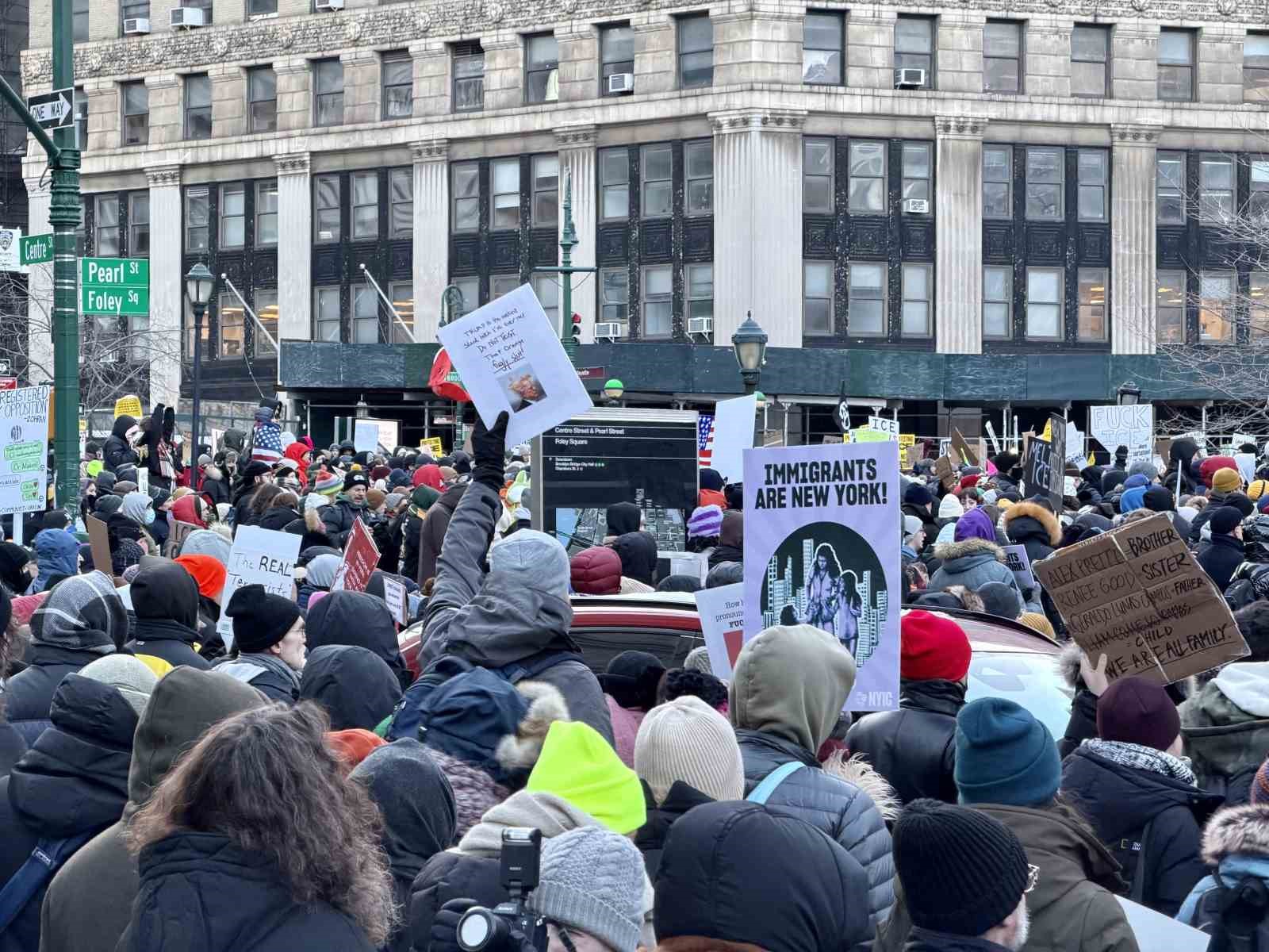 ABD genelinde Trump yönetimine karşı "ulusal kapanma" protestoları
ABD genelinde Trump yönetimine karşı "ulusal kapanma" protestoları