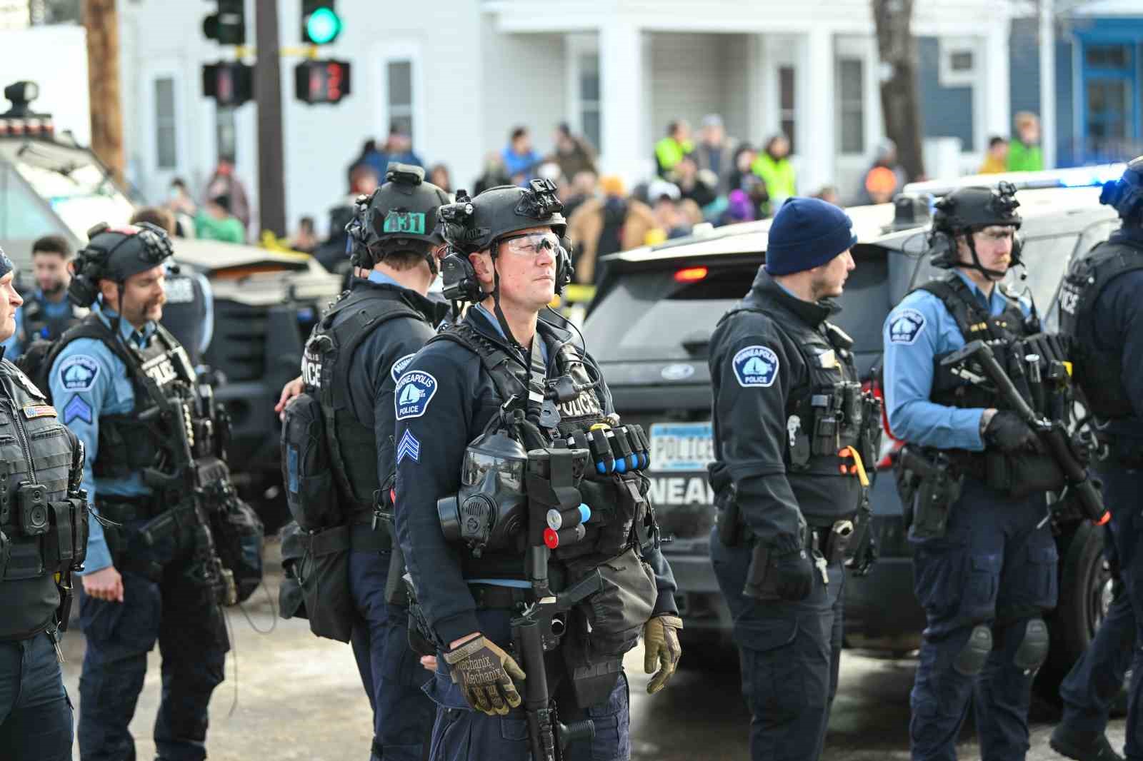 ABD Göçmenlik ve Gümrük Muhafaza Dairesi ajanları bir kadını vurarak öldürdü
