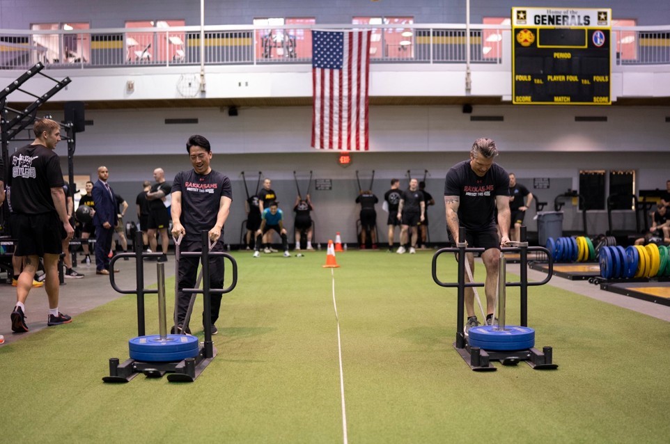 ABD Savunma Bakanı Hegseth ve Japon mevkidaşı Koizumi, askeri üste spor yaptı
