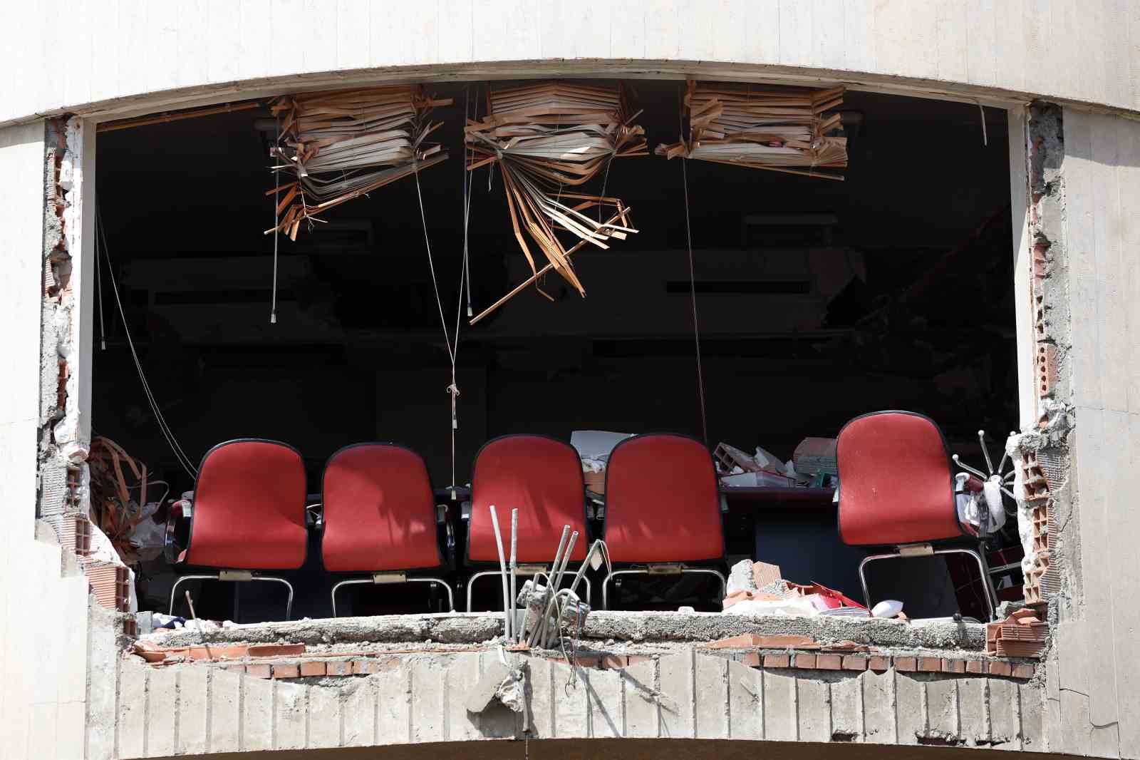 ABD ve İsrail’in Tahran’daki Şehit Beheşti Üniversitesi’ne saldırısı büyük yıkıma yol açtı
