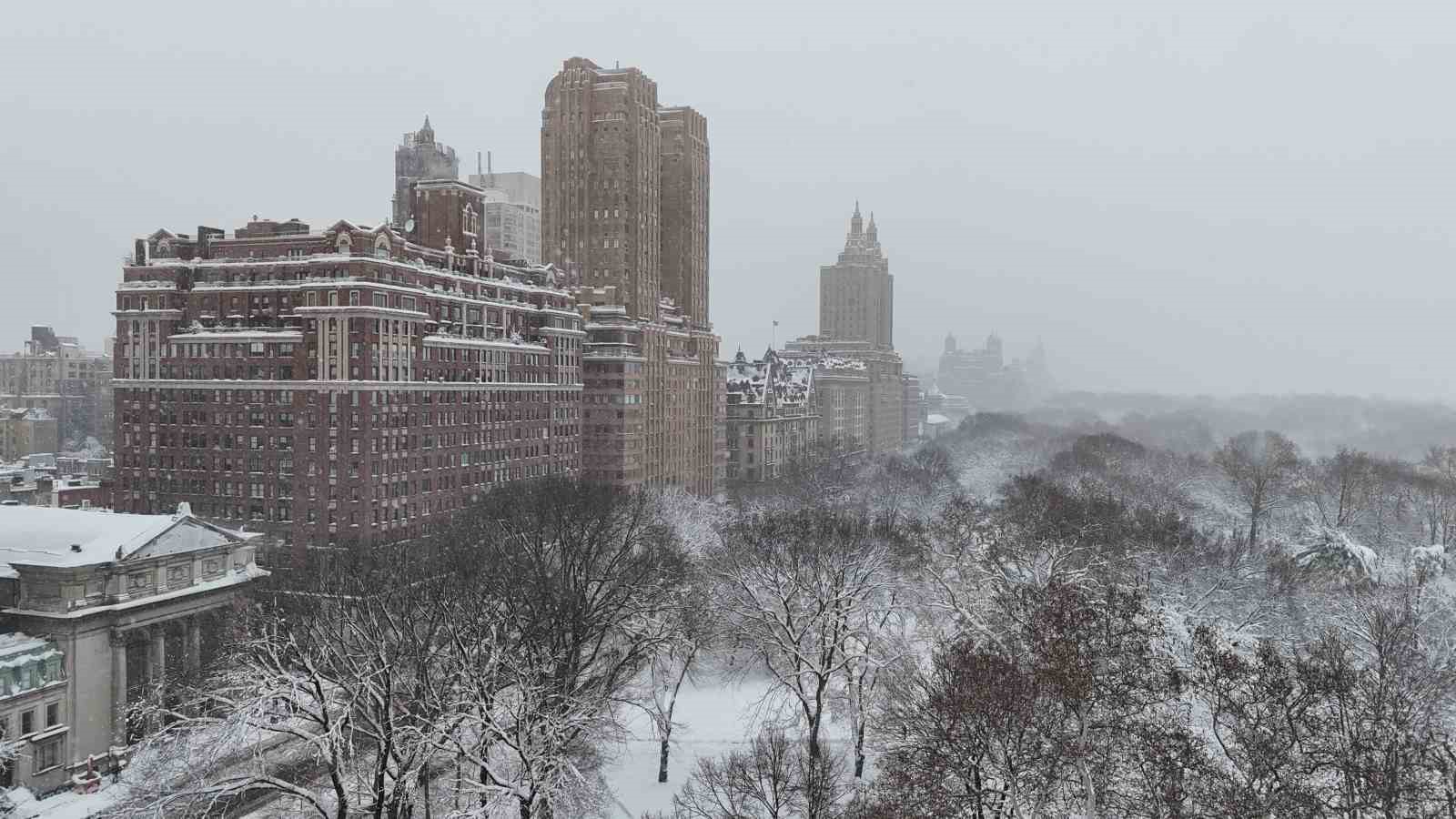 ABD’de kar fırtınası hayatı durma noktasına getirdi
ABD’de kar fırtınası hayatı durma noktasına getirdi