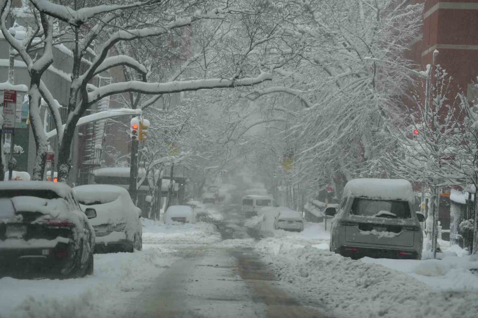 ABD’de kar fırtınası hayatı durma noktasına getirdi
ABD’de kar fırtınası hayatı durma noktasına getirdi