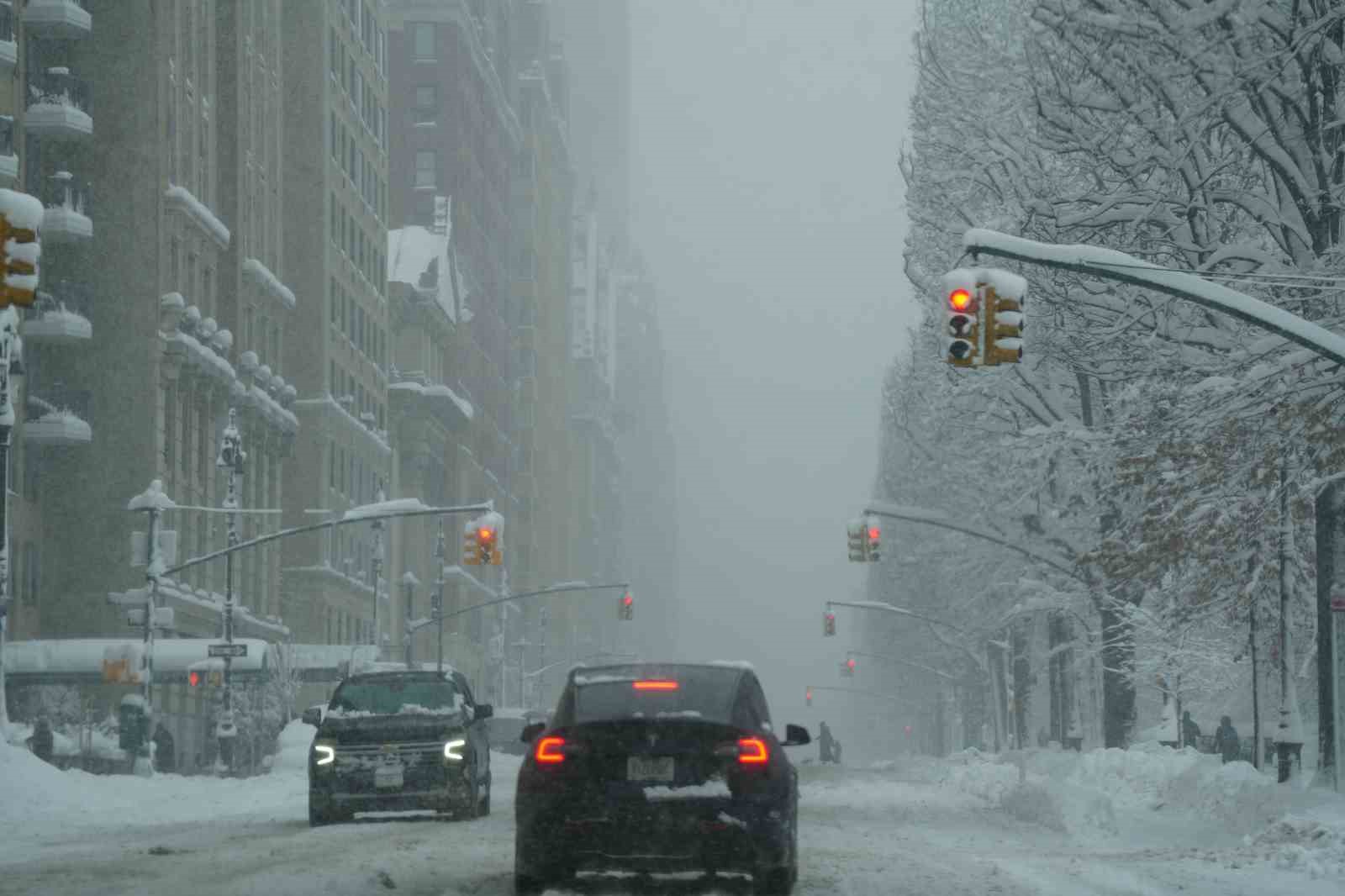 ABD’de kar fırtınası hayatı durma noktasına getirdi
ABD’de kar fırtınası hayatı durma noktasına getirdi