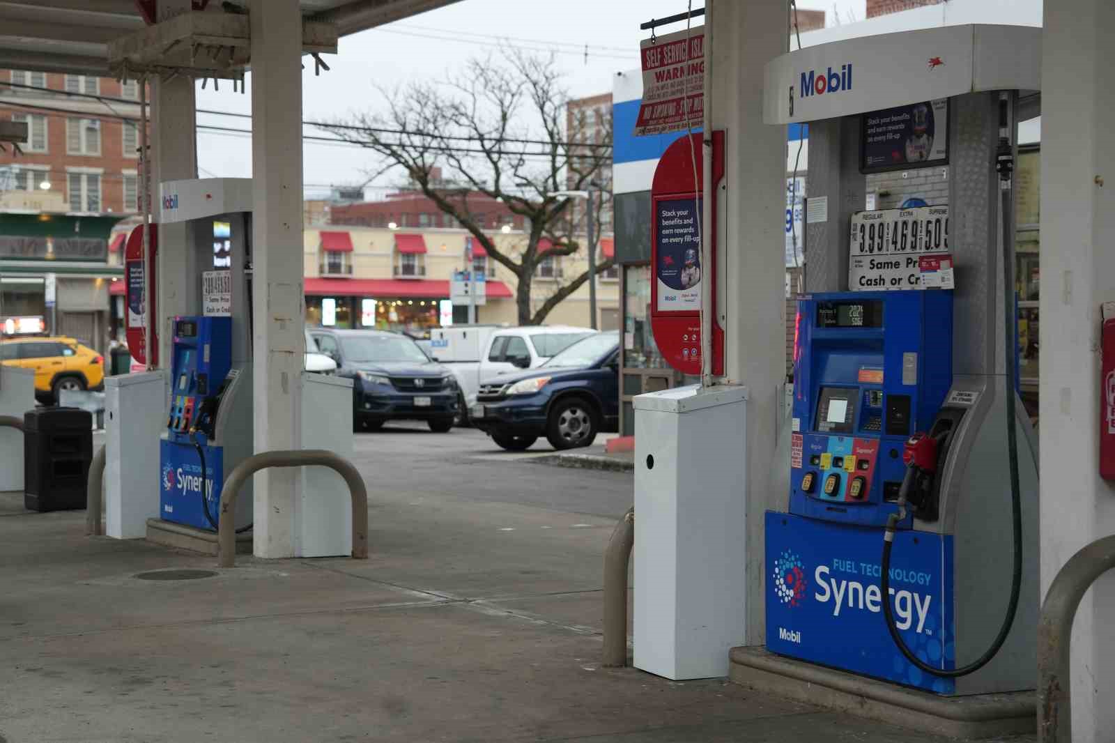 ABD’de ortalama benzin fiyatı 2022’den bu yana ilk kez 4 doların üzerinde
