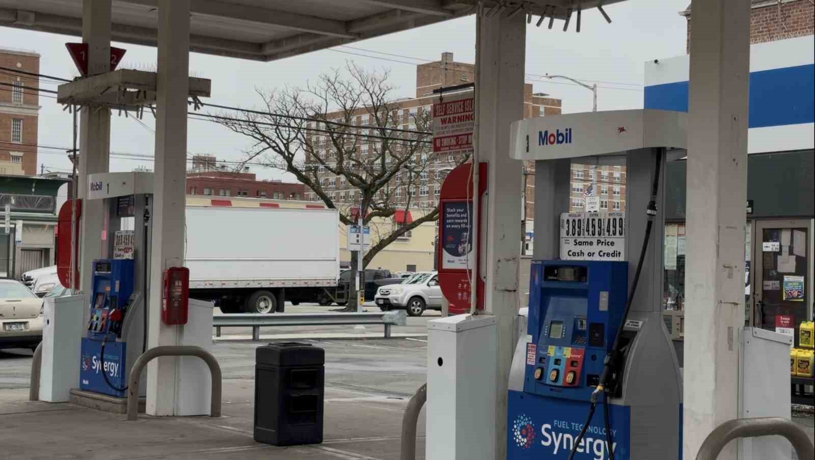 ABD’de ortalama benzin fiyatı 2022’den bu yana ilk kez 4 doların üzerinde
