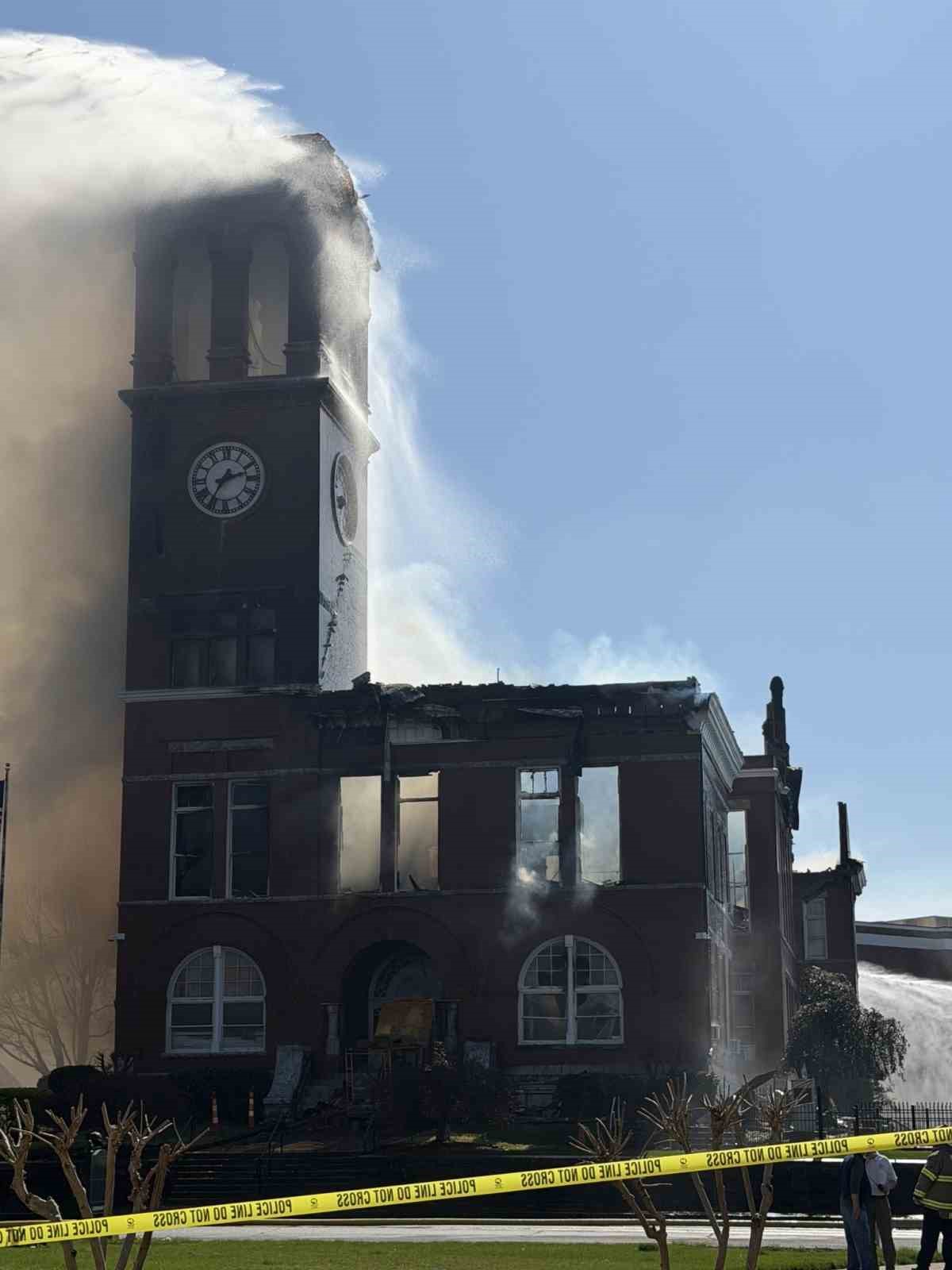 ABD’de tarihi adliye binasında yangın
